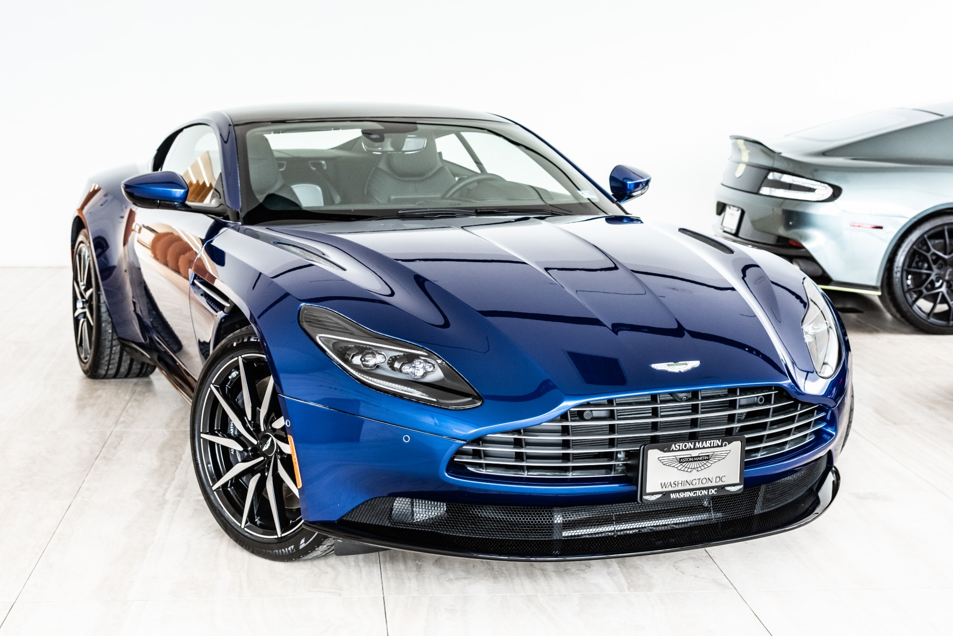 New 2019 Aston Martin DB11 V8 | Vienna, VA