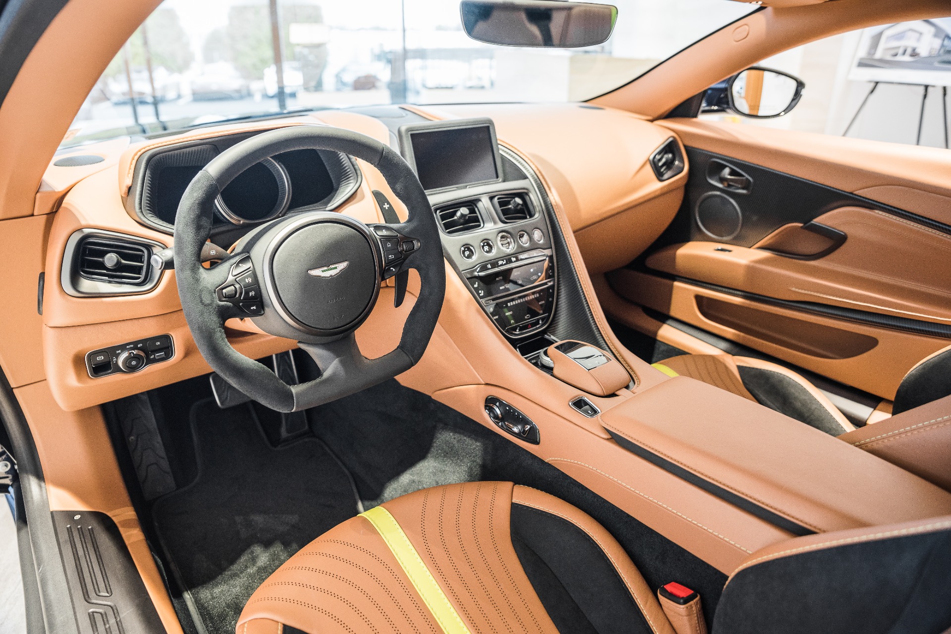 Aston Martin db11 салон