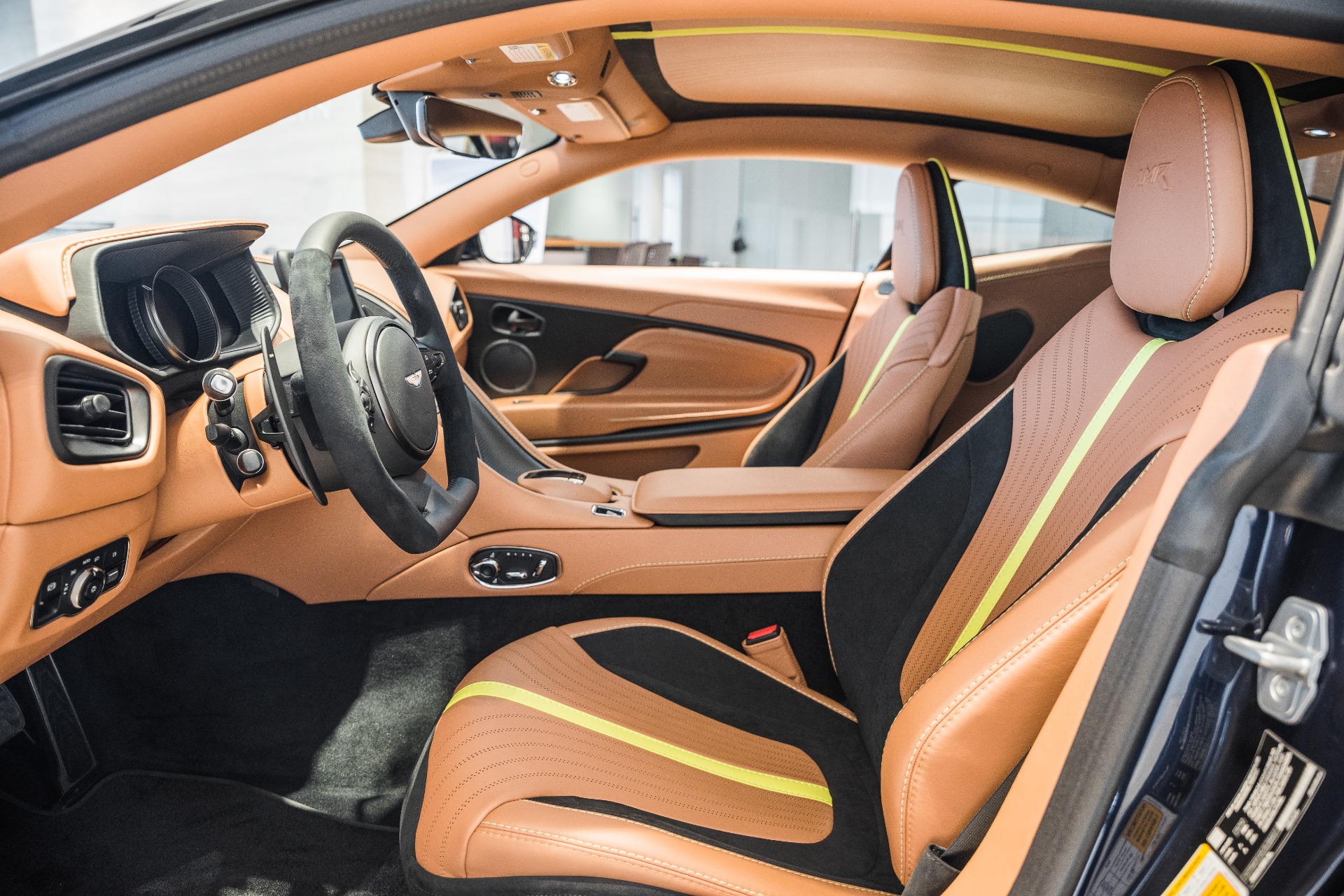 Aston Martin db11 салон