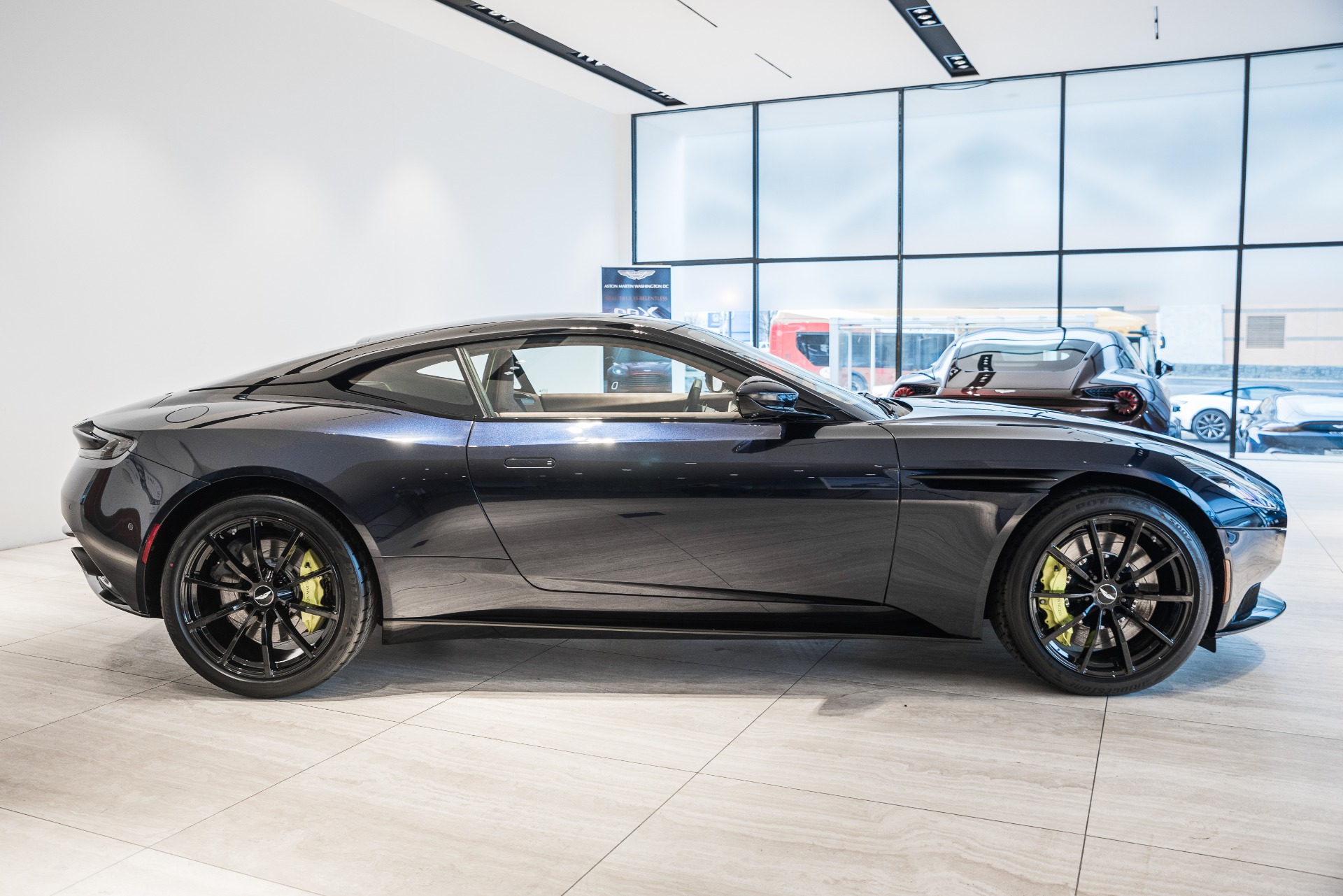 Aston Martin db11 2020
