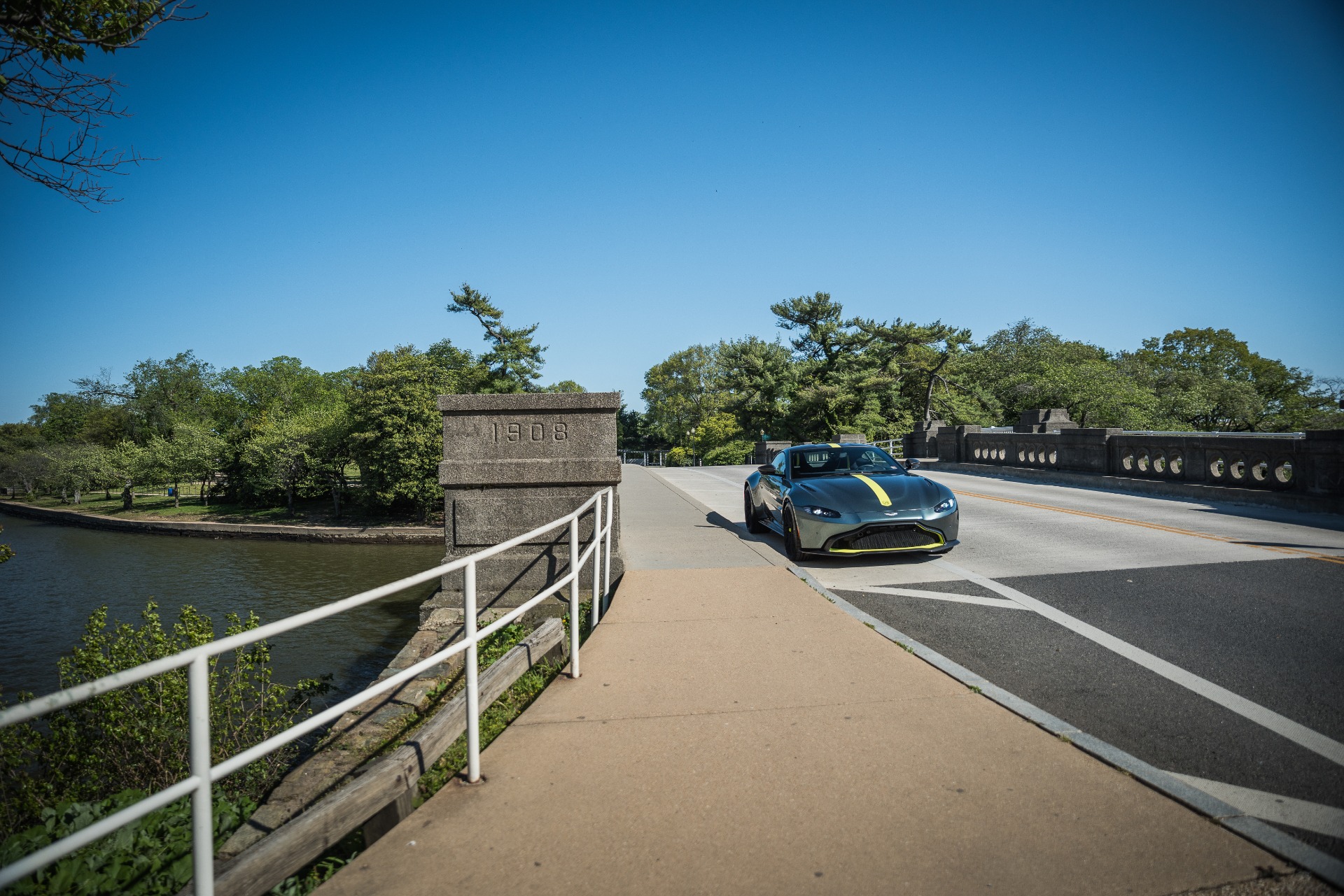 New 2020 Aston Martin Vantage AMR | St. Petersburg, FL