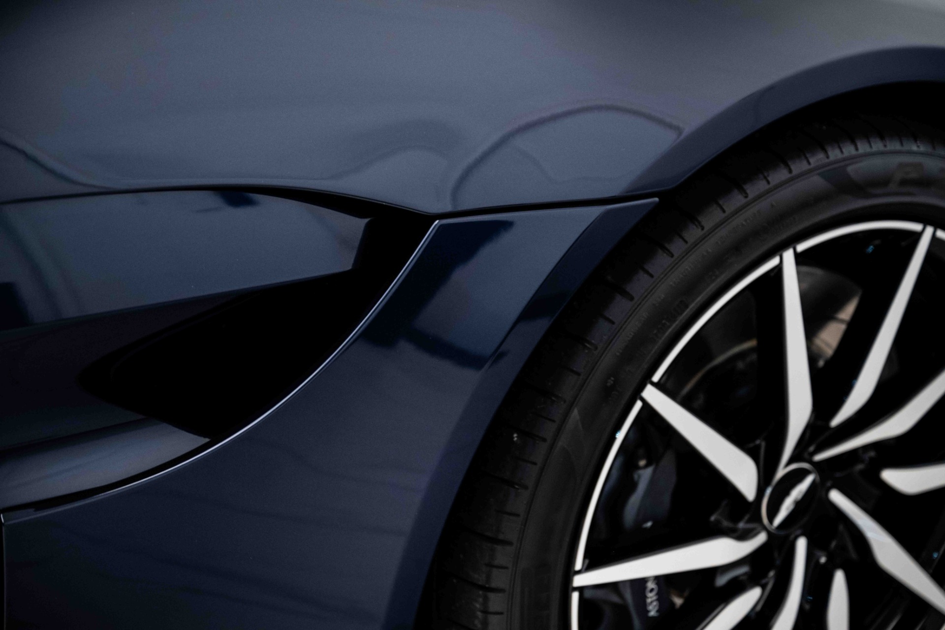 New 2020 Aston Martin Vantage | St. Petersburg, FL