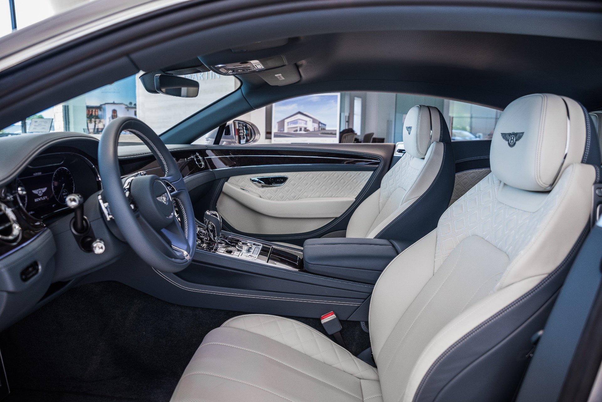 Bentley Continental 2020 салон