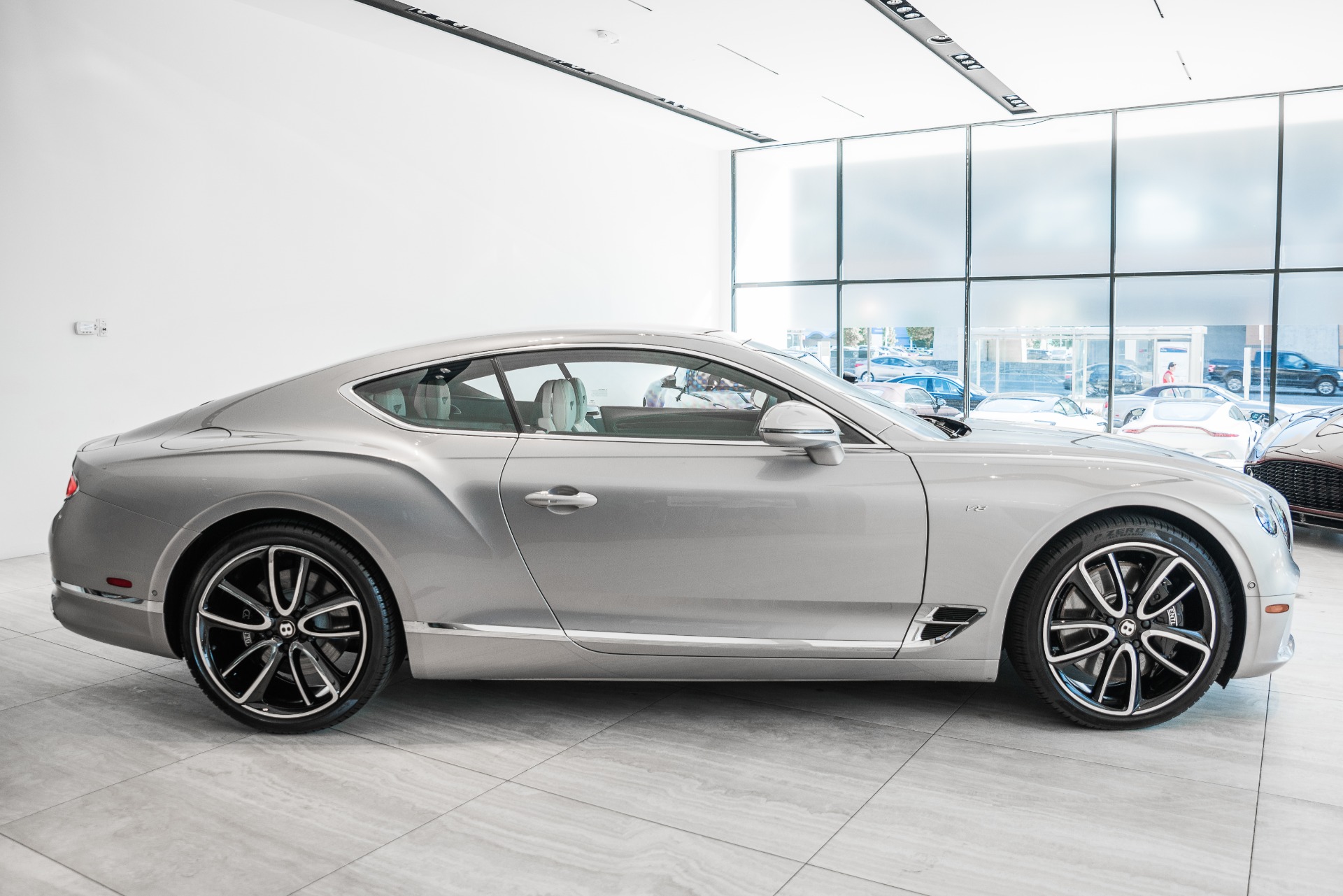 Bentley Continental gt 2020 белый сзади