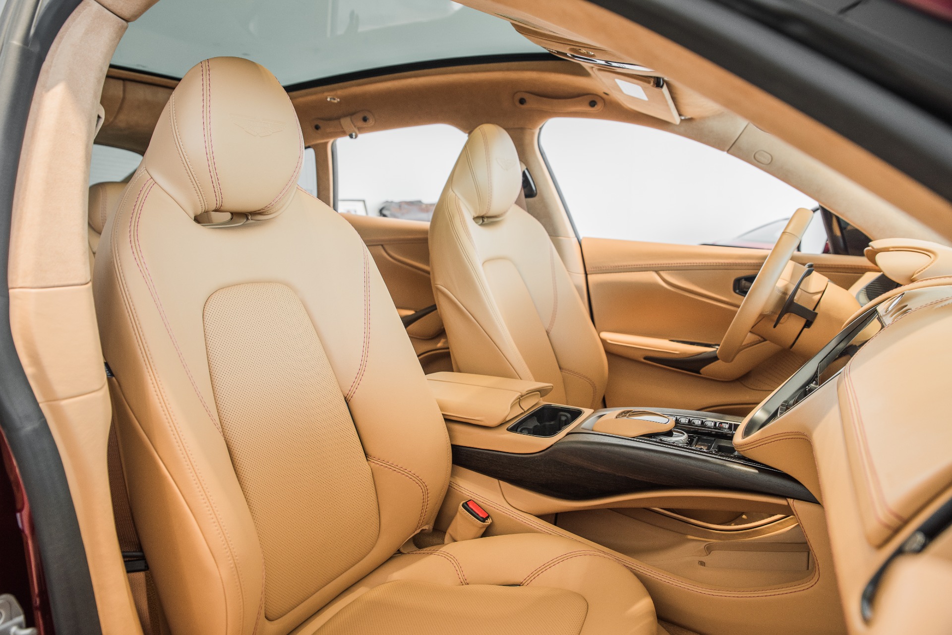 New 2021 Aston Martin DBX | St. Petersburg, FL
