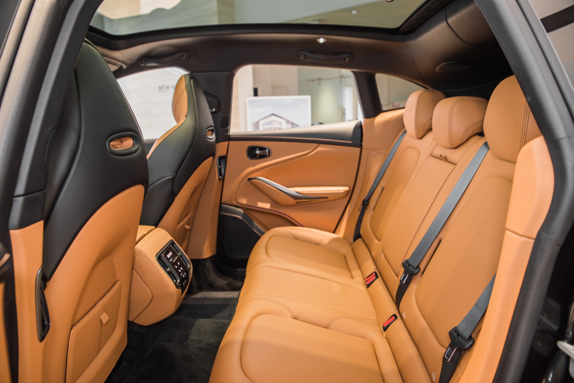 Used 2021 Aston Martin DBX | St. Petersburg, FL