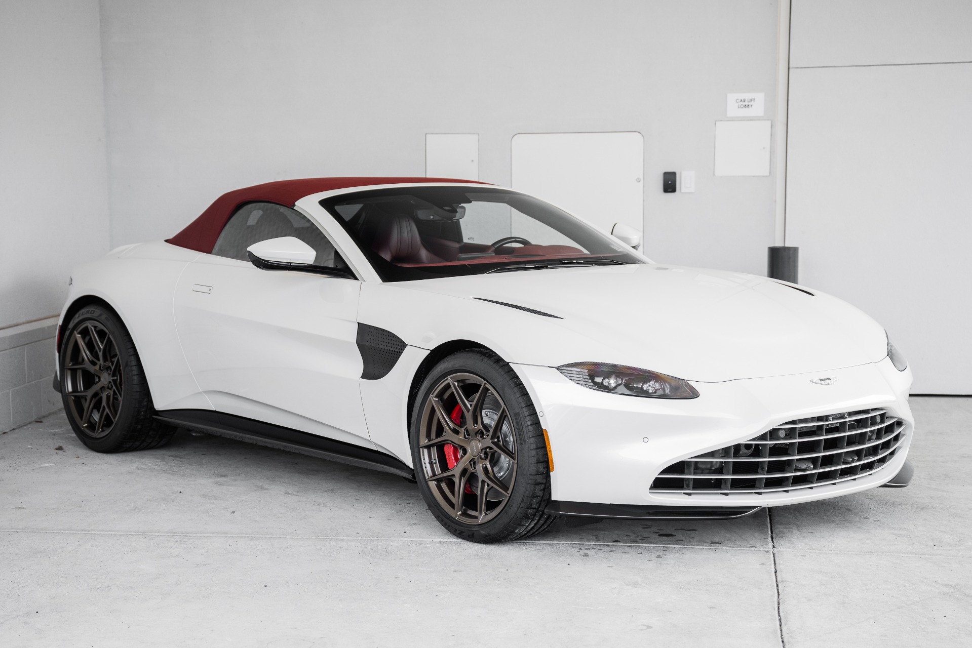New 2021 Aston Martin Vantage | St. Petersburg, FL