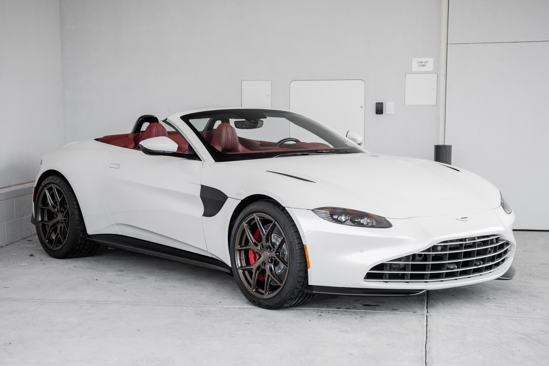 New 2021 Aston Martin Vantage | St. Petersburg, FL