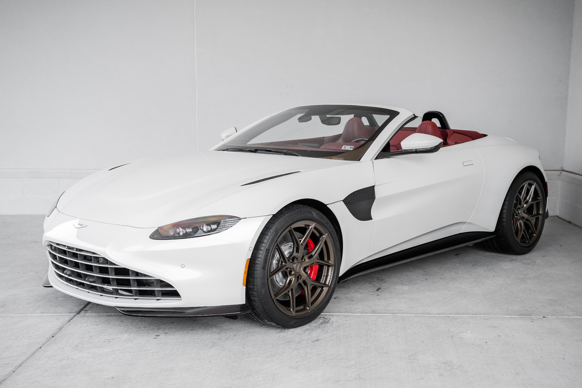 New 2021 Aston Martin Vantage | St. Petersburg, FL