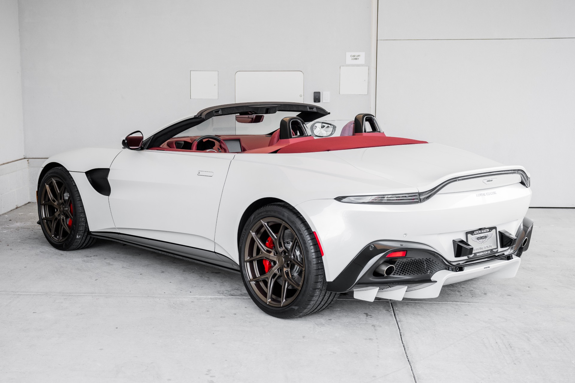 New 2021 Aston Martin Vantage | St. Petersburg, FL
