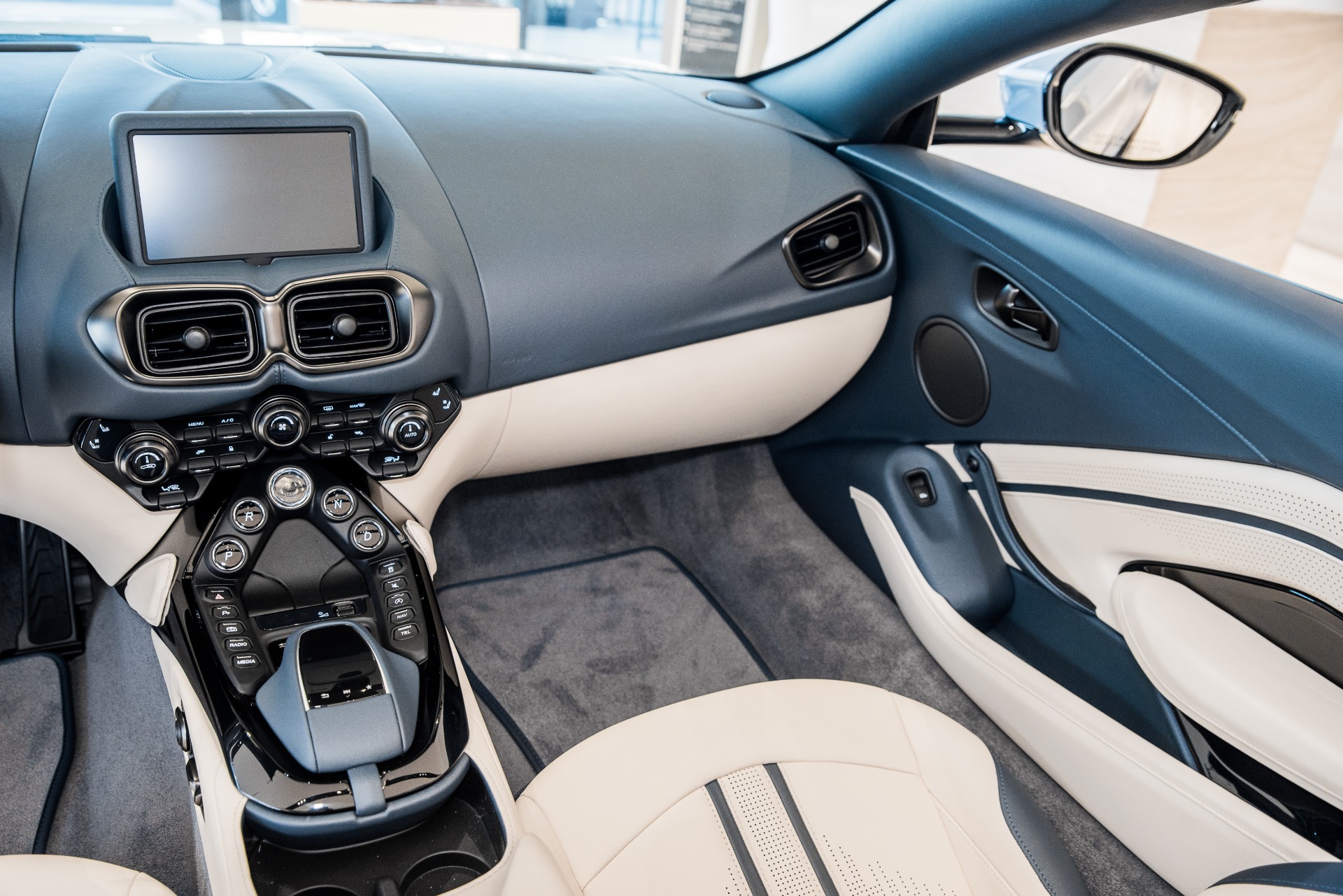 New 2021 Aston Martin Vantage | St. Petersburg, FL
