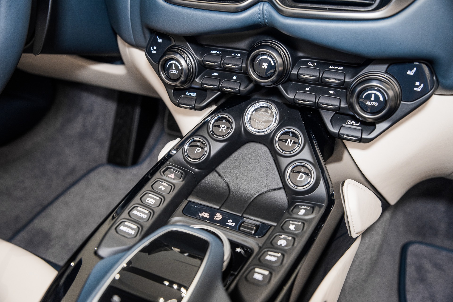 New 2021 Aston Martin Vantage | St. Petersburg, FL