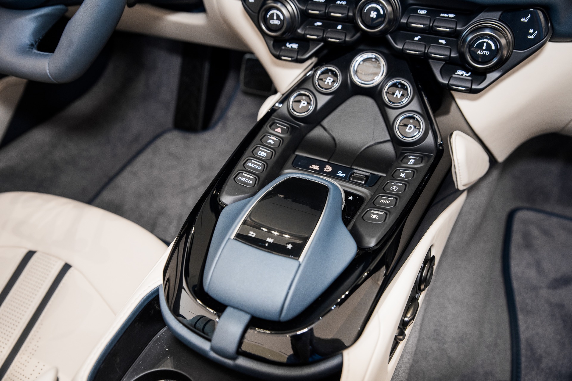 New 2021 Aston Martin Vantage | St. Petersburg, FL