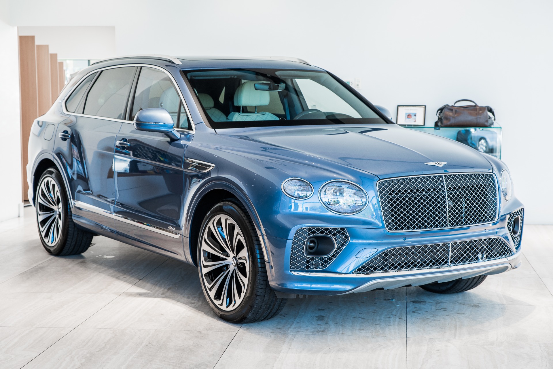 Used 2021 Bentley Bentayga Hybrid | St. Petersburg, FL