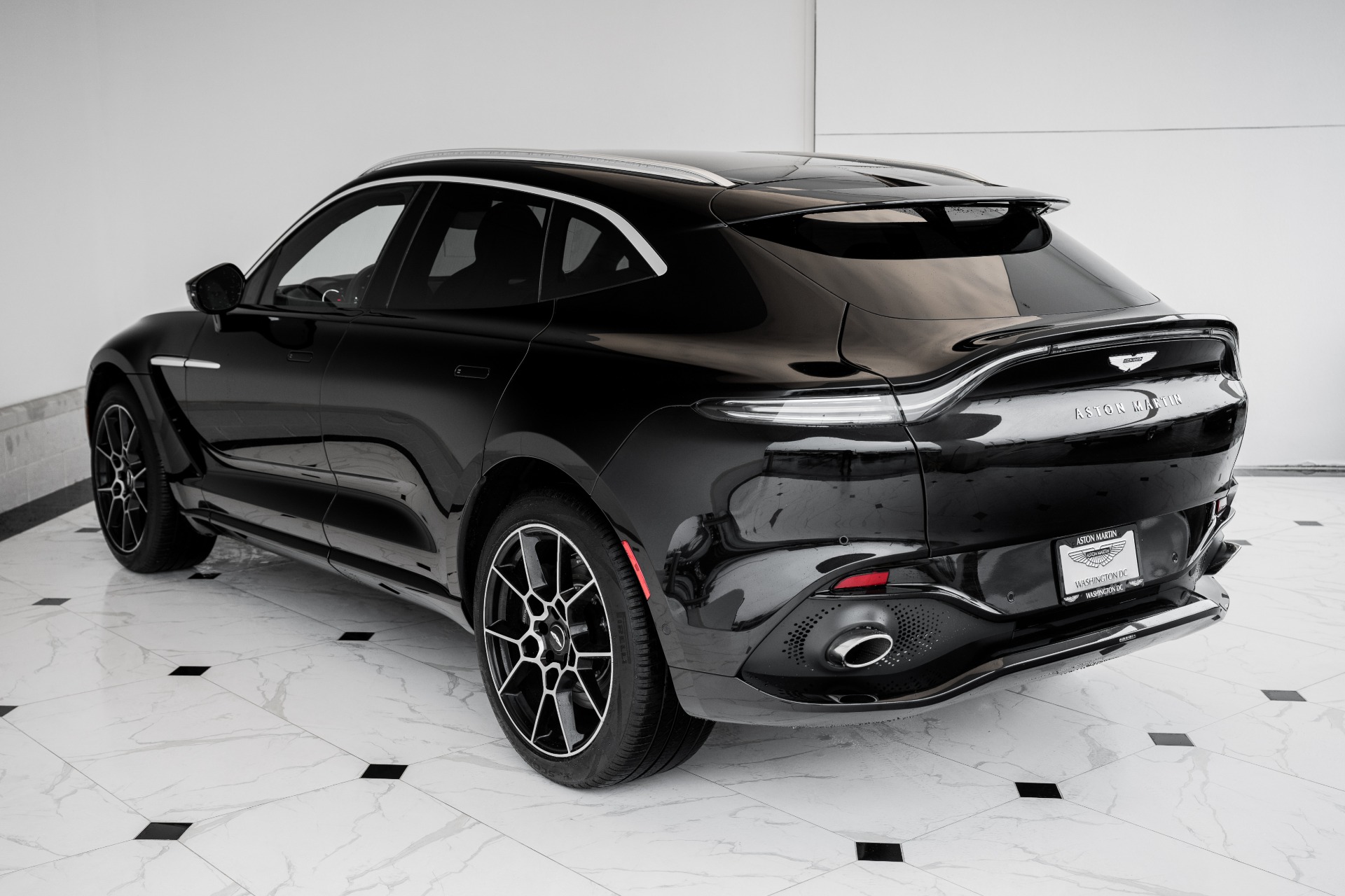 New 2021 Aston Martin DBX | St. Petersburg, FL