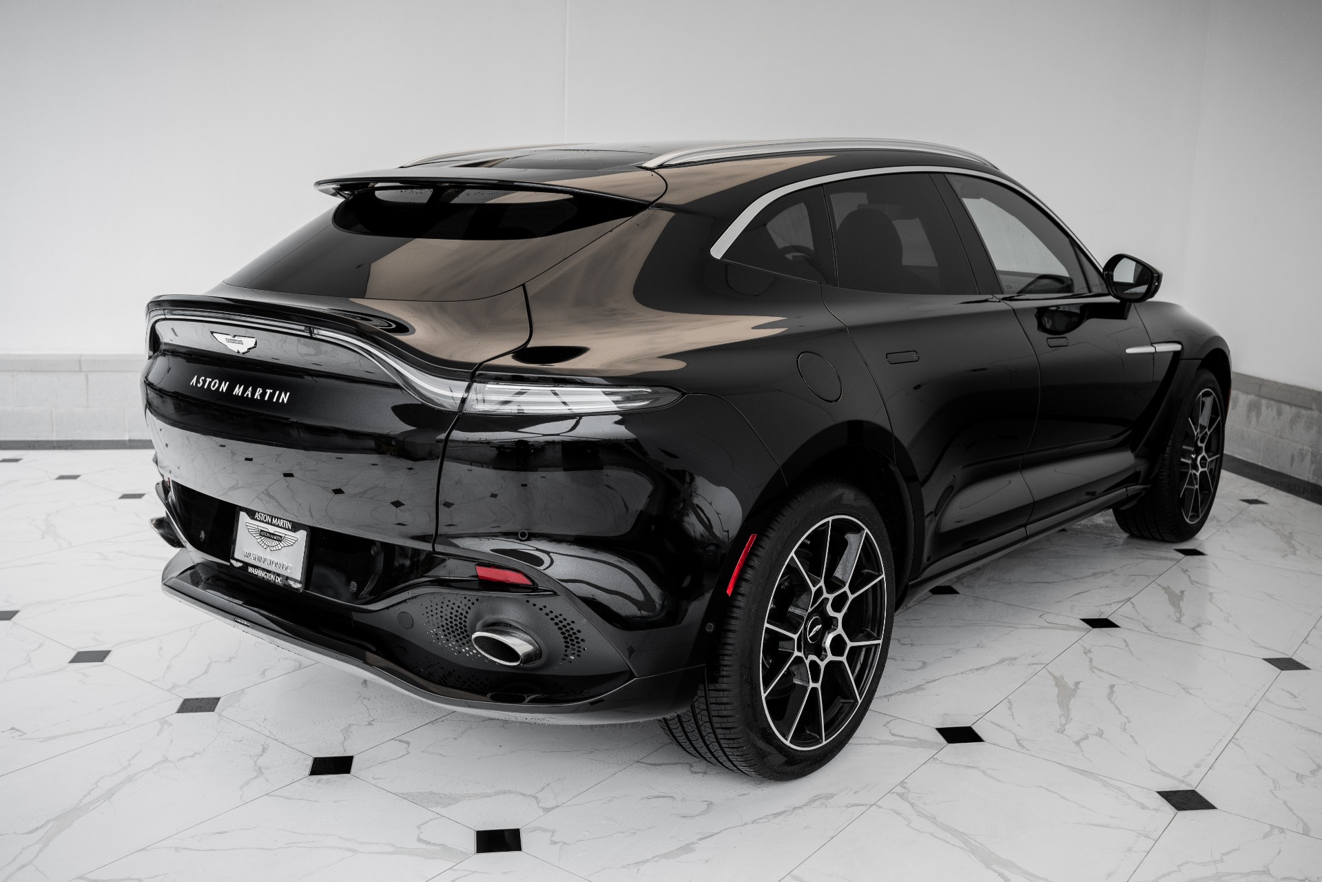 New 2021 Aston Martin DBX | St. Petersburg, FL