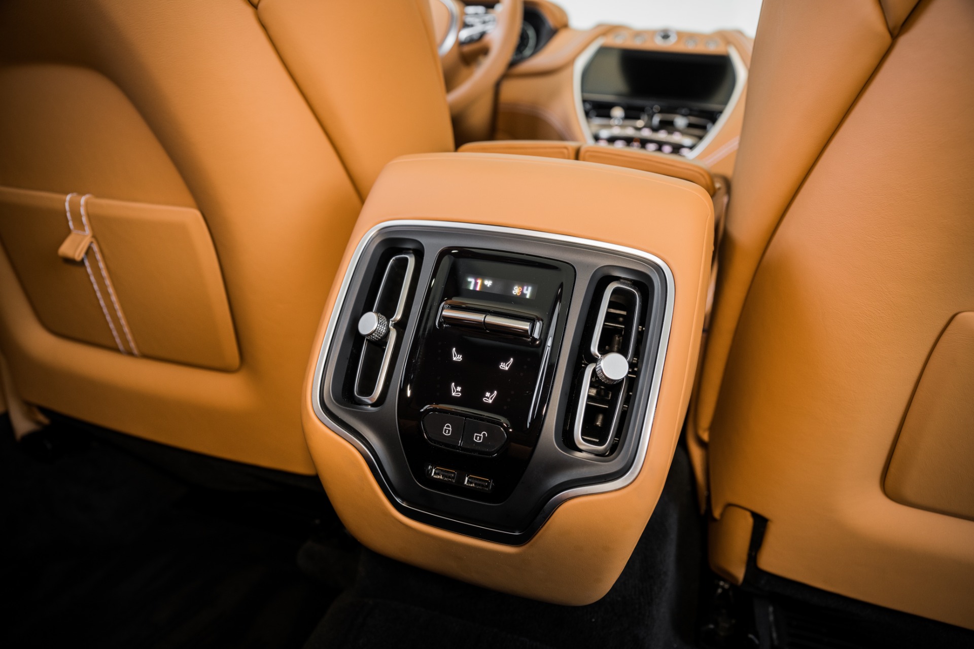 New 2021 Aston Martin DBX | St. Petersburg, FL