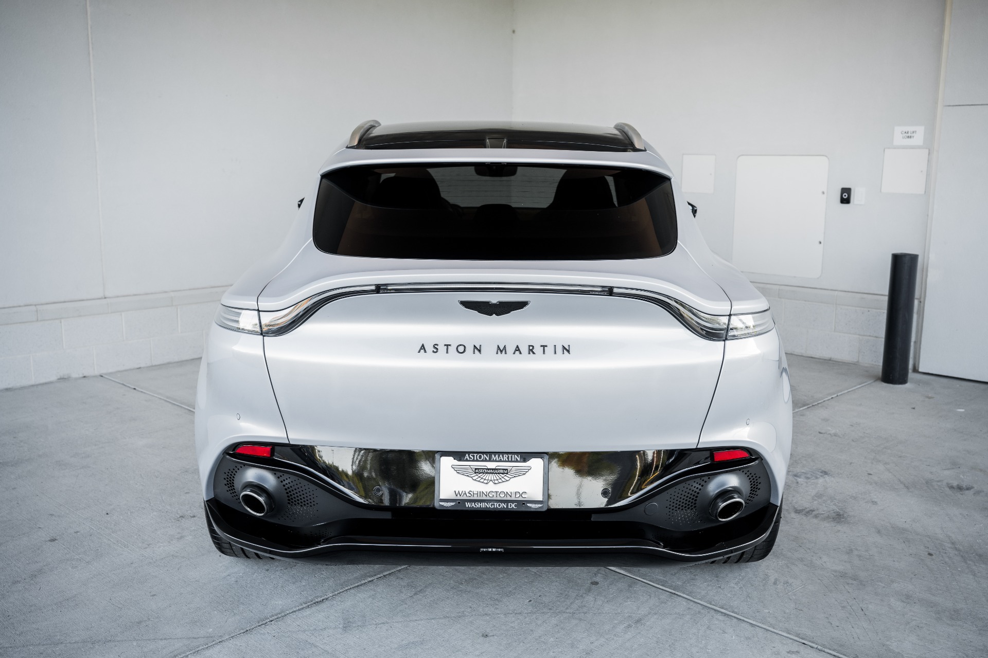 New 2021 Aston Martin DBX | St. Petersburg, FL