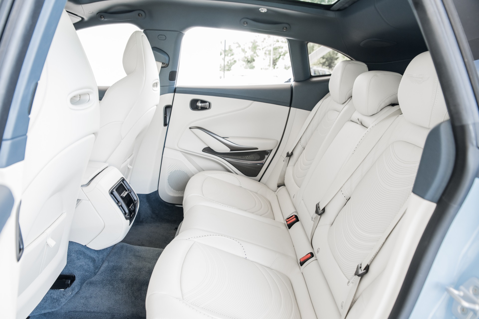 New 2022 Aston Martin DBX | St. Petersburg, FL