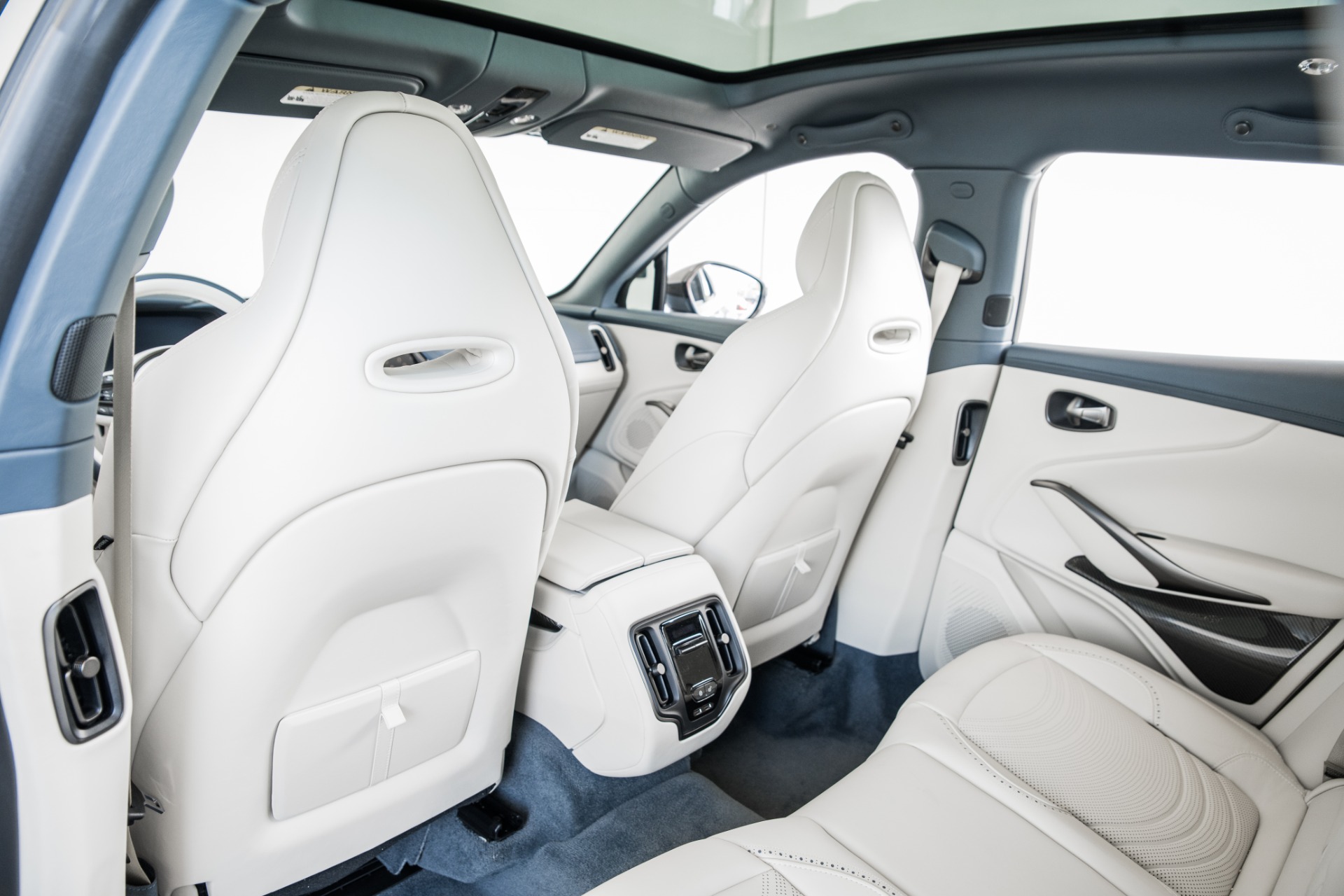 New 2022 Aston Martin DBX | St. Petersburg, FL