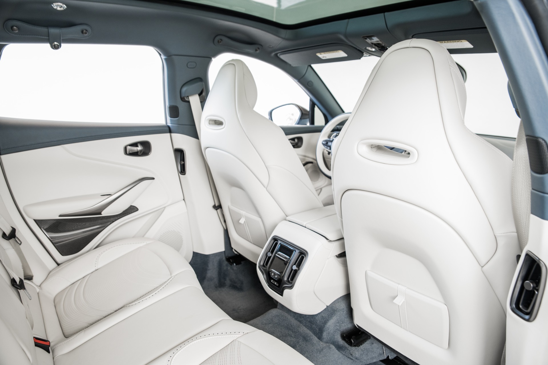 New 2022 Aston Martin DBX | St. Petersburg, FL