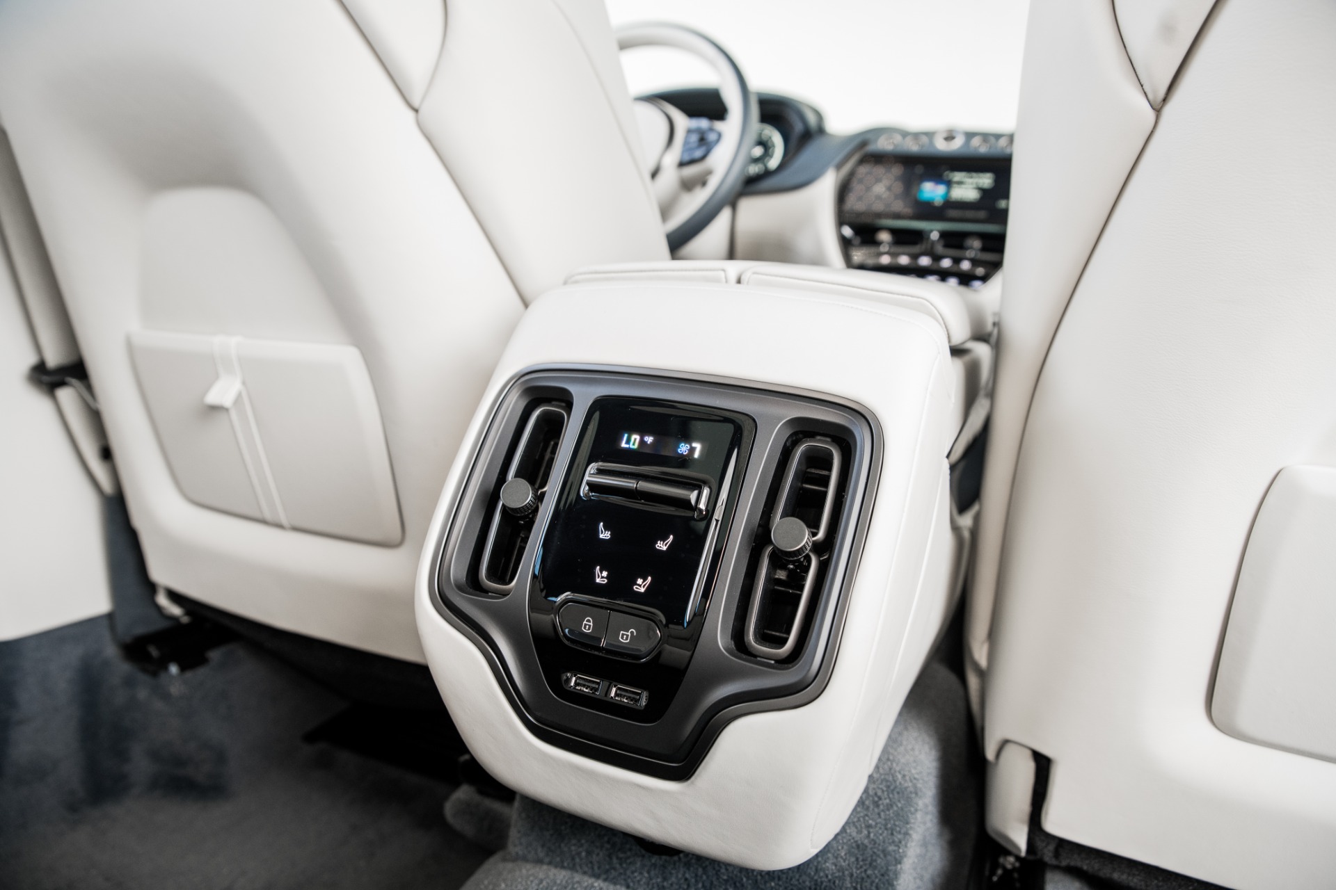 New 2022 Aston Martin DBX | St. Petersburg, FL