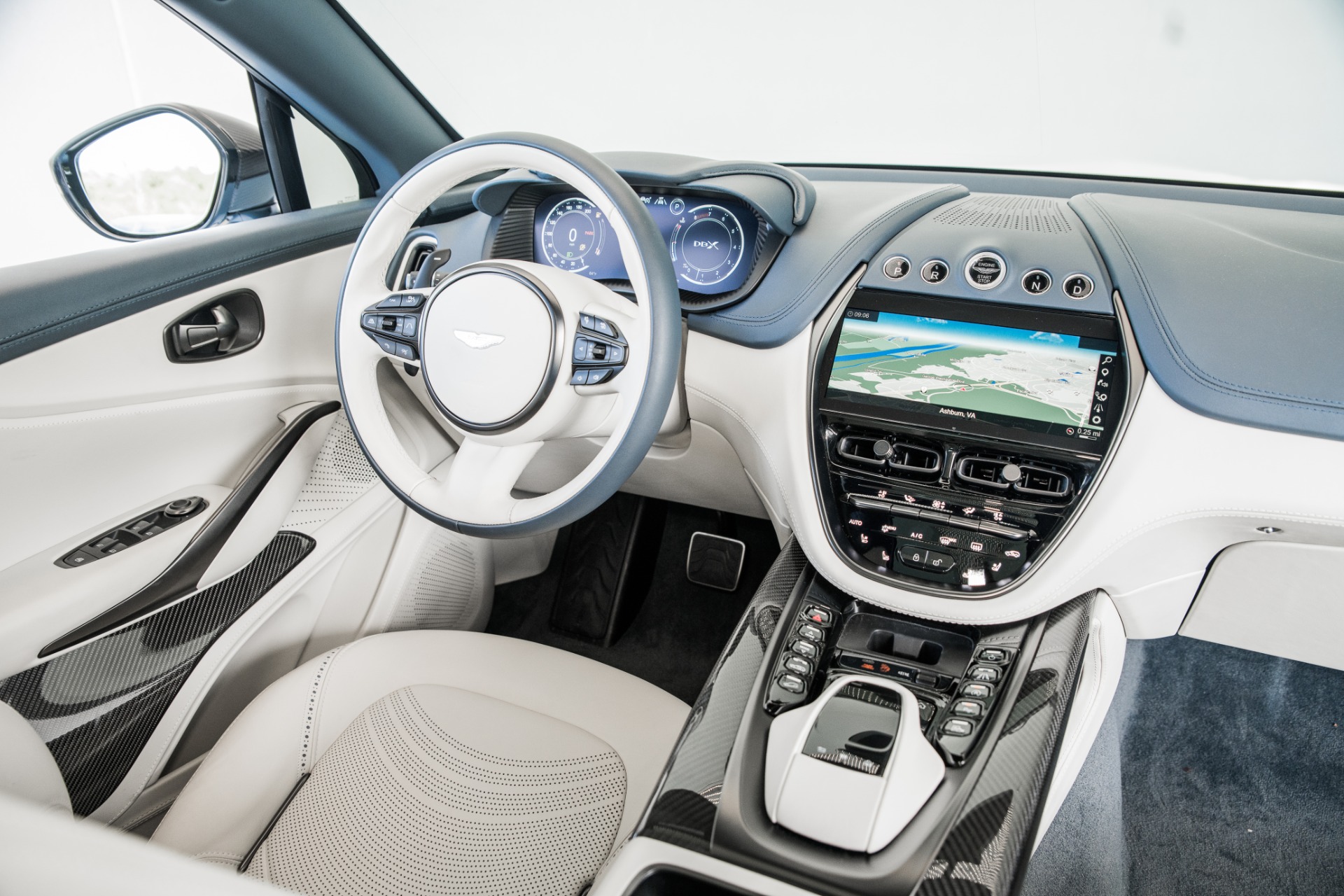 New 2022 Aston Martin DBX | St. Petersburg, FL