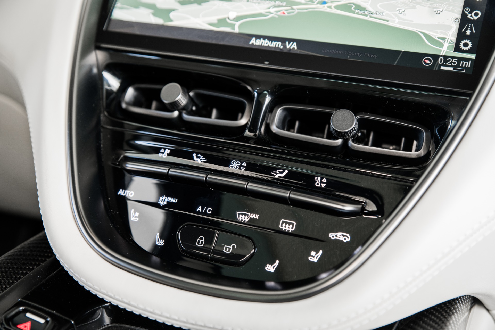 New 2022 Aston Martin DBX | St. Petersburg, FL