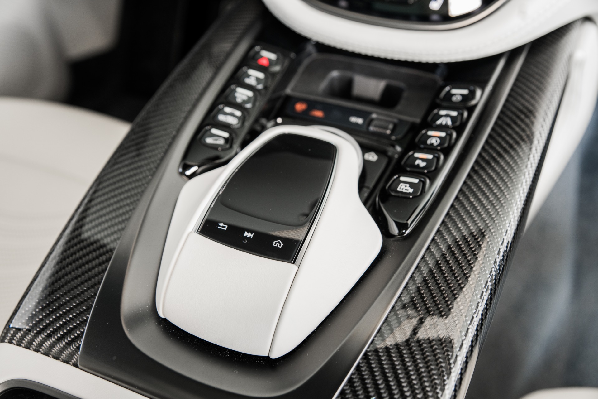 New 2022 Aston Martin DBX | St. Petersburg, FL