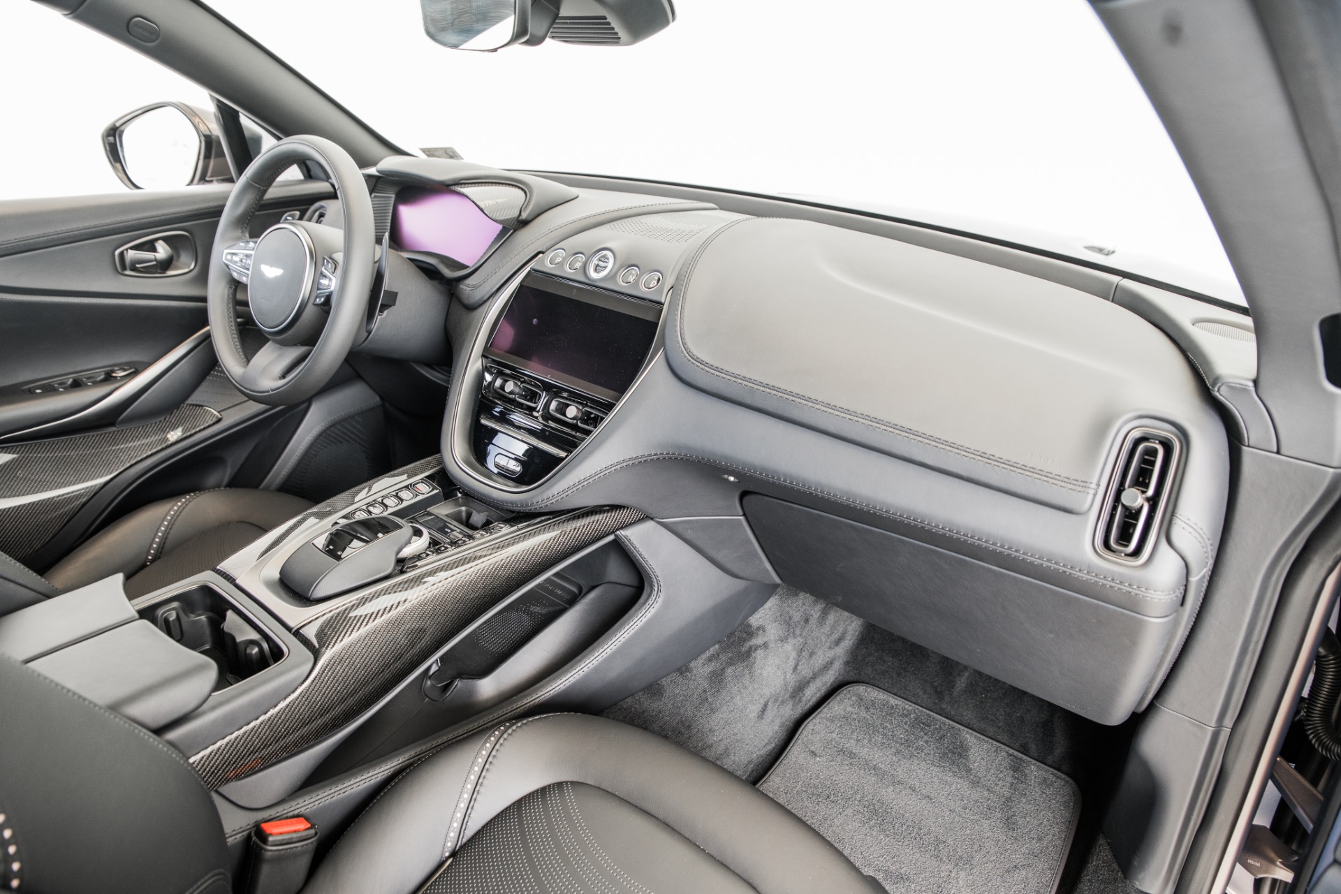 New 2022 Aston Martin DBX | St. Petersburg, FL