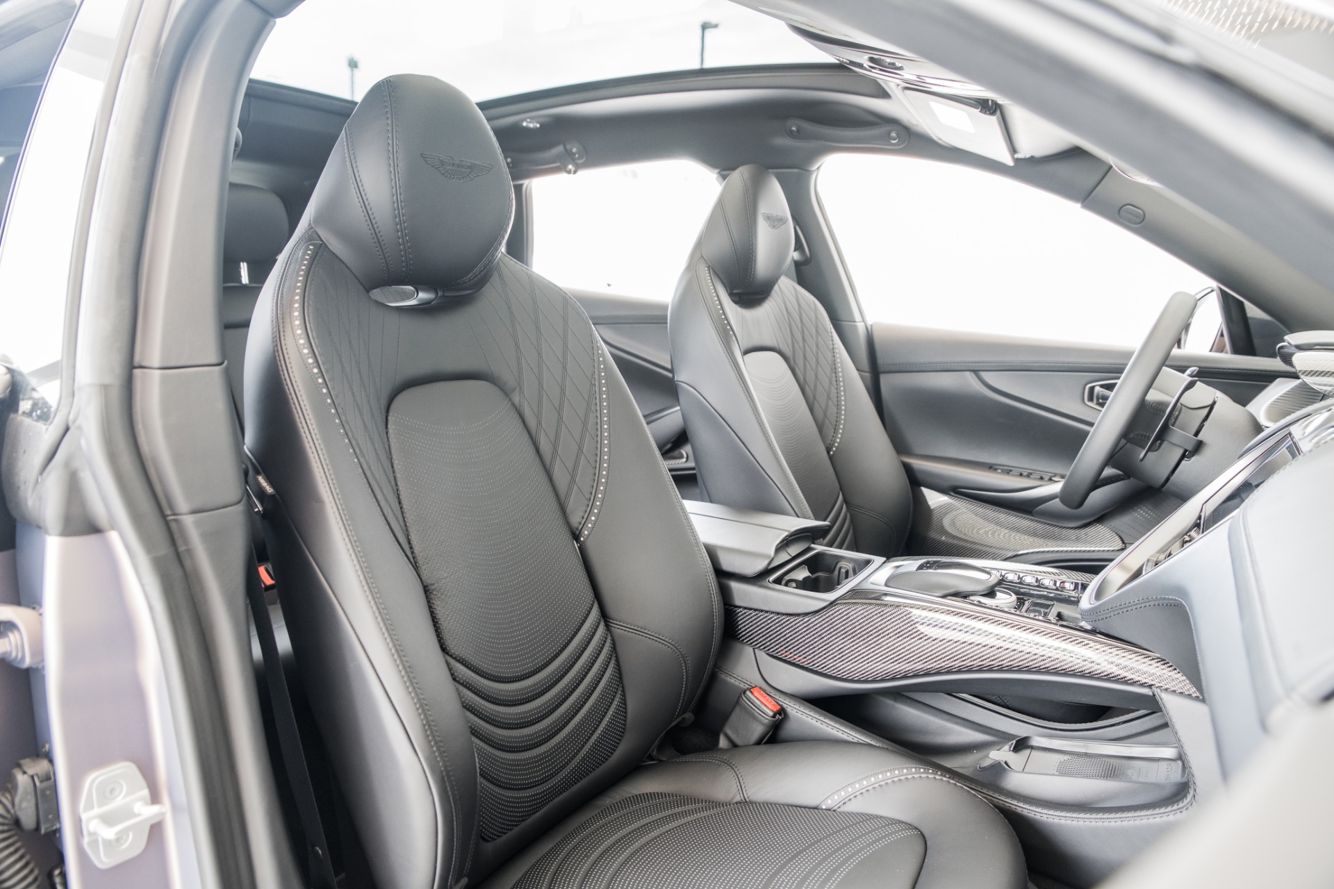 New 2022 Aston Martin DBX | St. Petersburg, FL