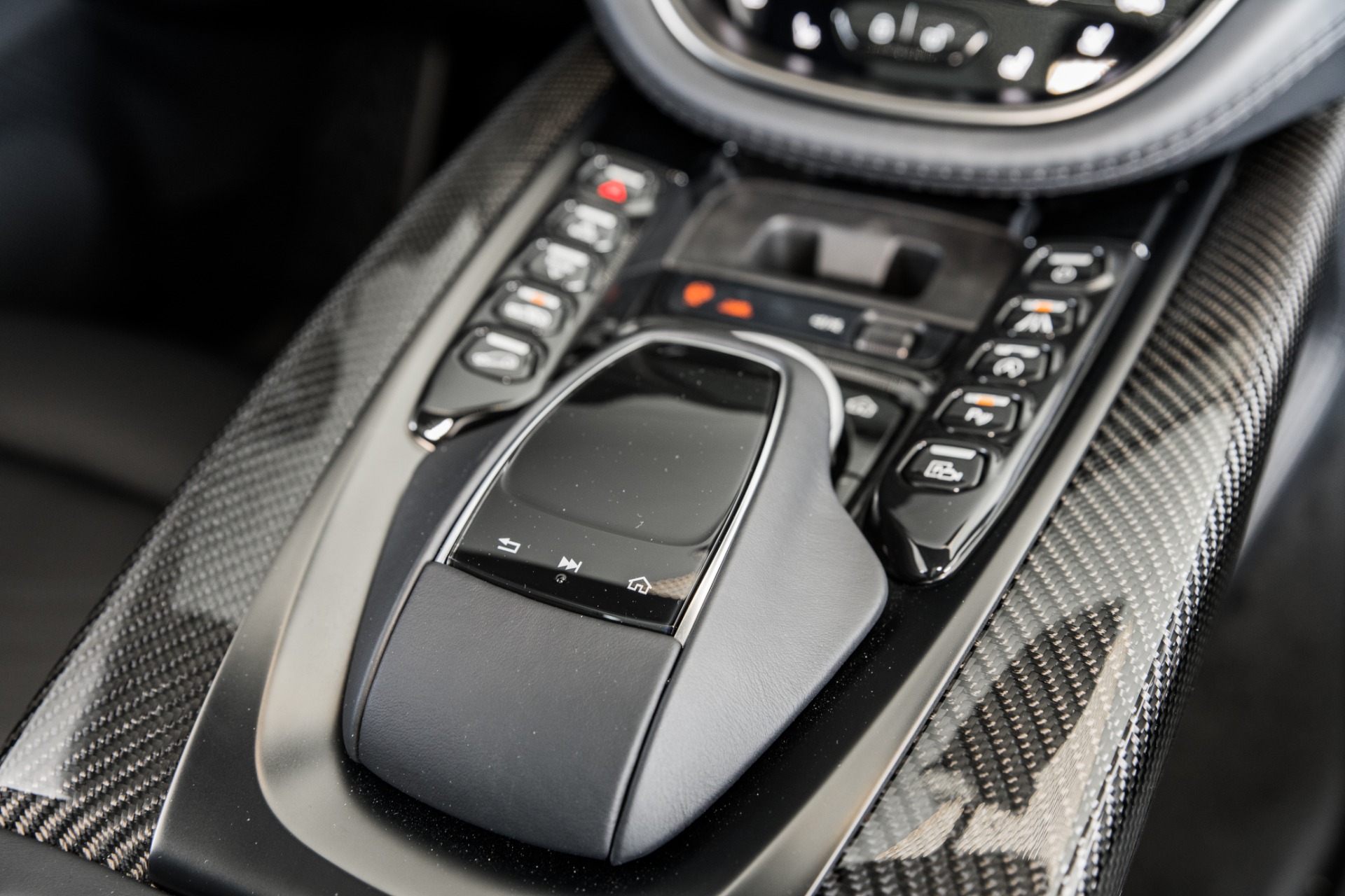 New 2022 Aston Martin DBX | St. Petersburg, FL