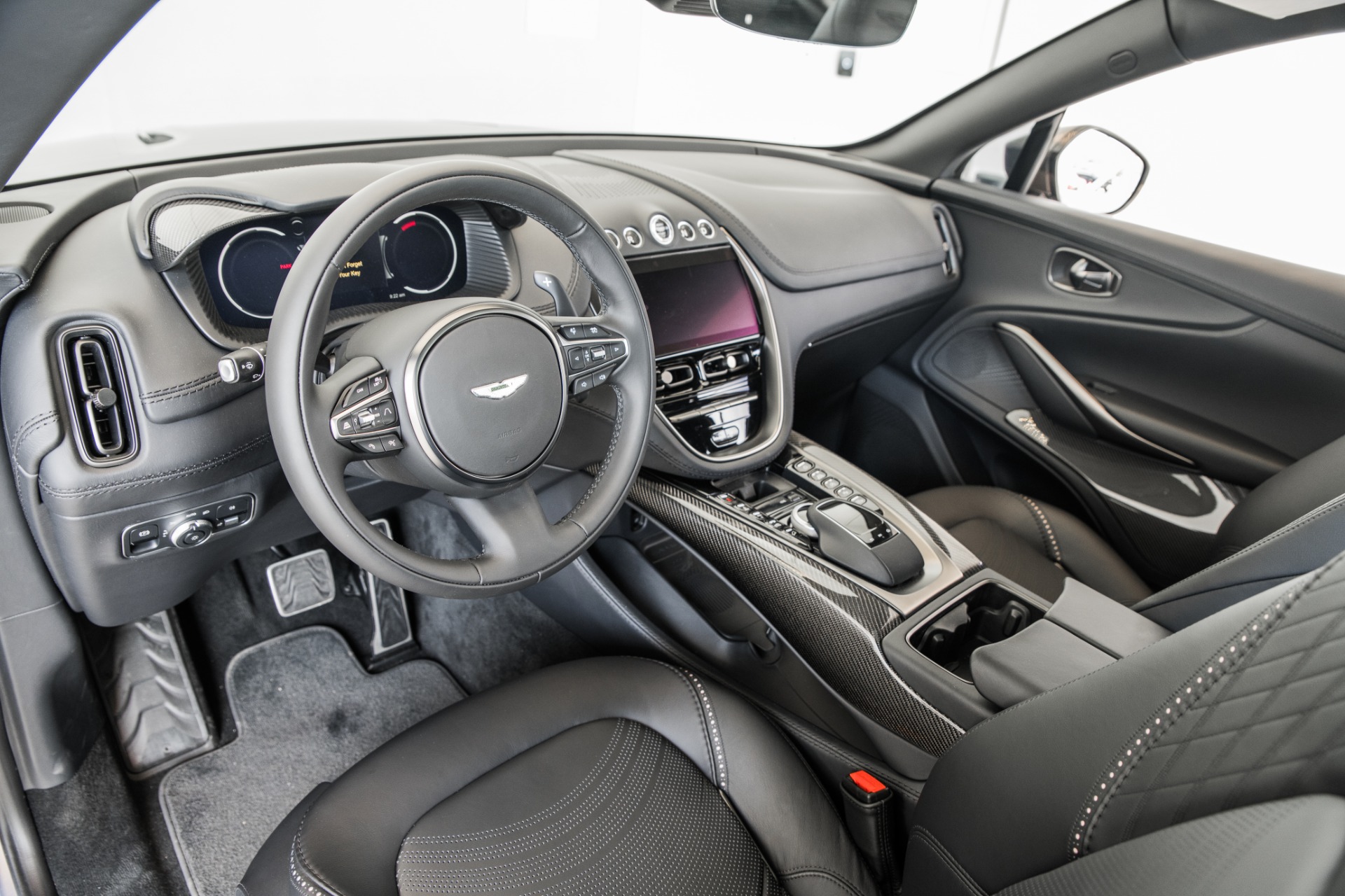 New 2022 Aston Martin DBX | St. Petersburg, FL