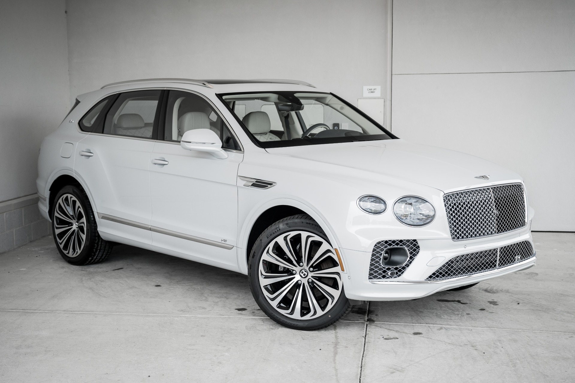 New 2022 Bentley Bentayga | St. Petersburg, FL