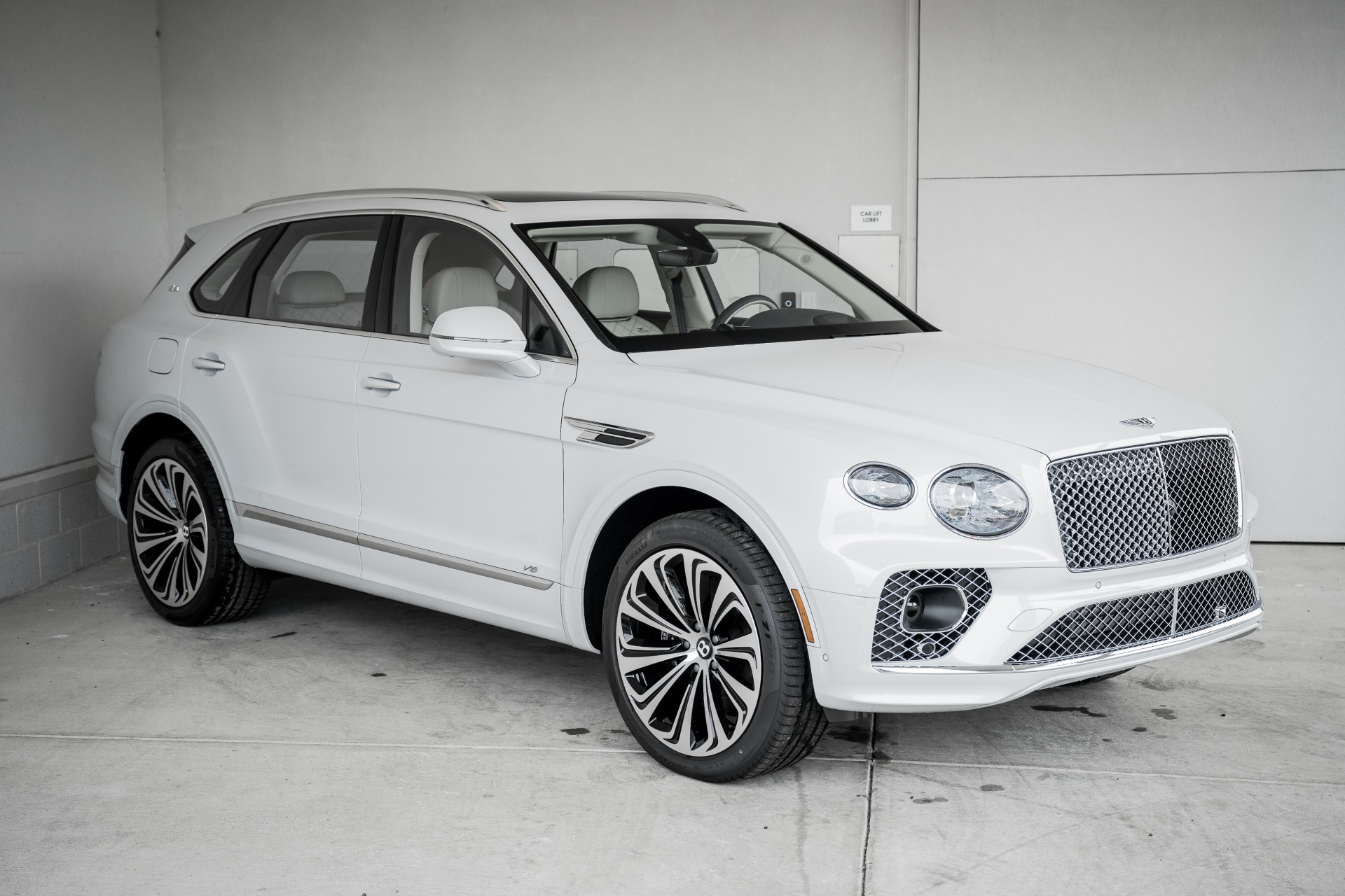 New 2022 Bentley Bentayga | St. Petersburg, FL