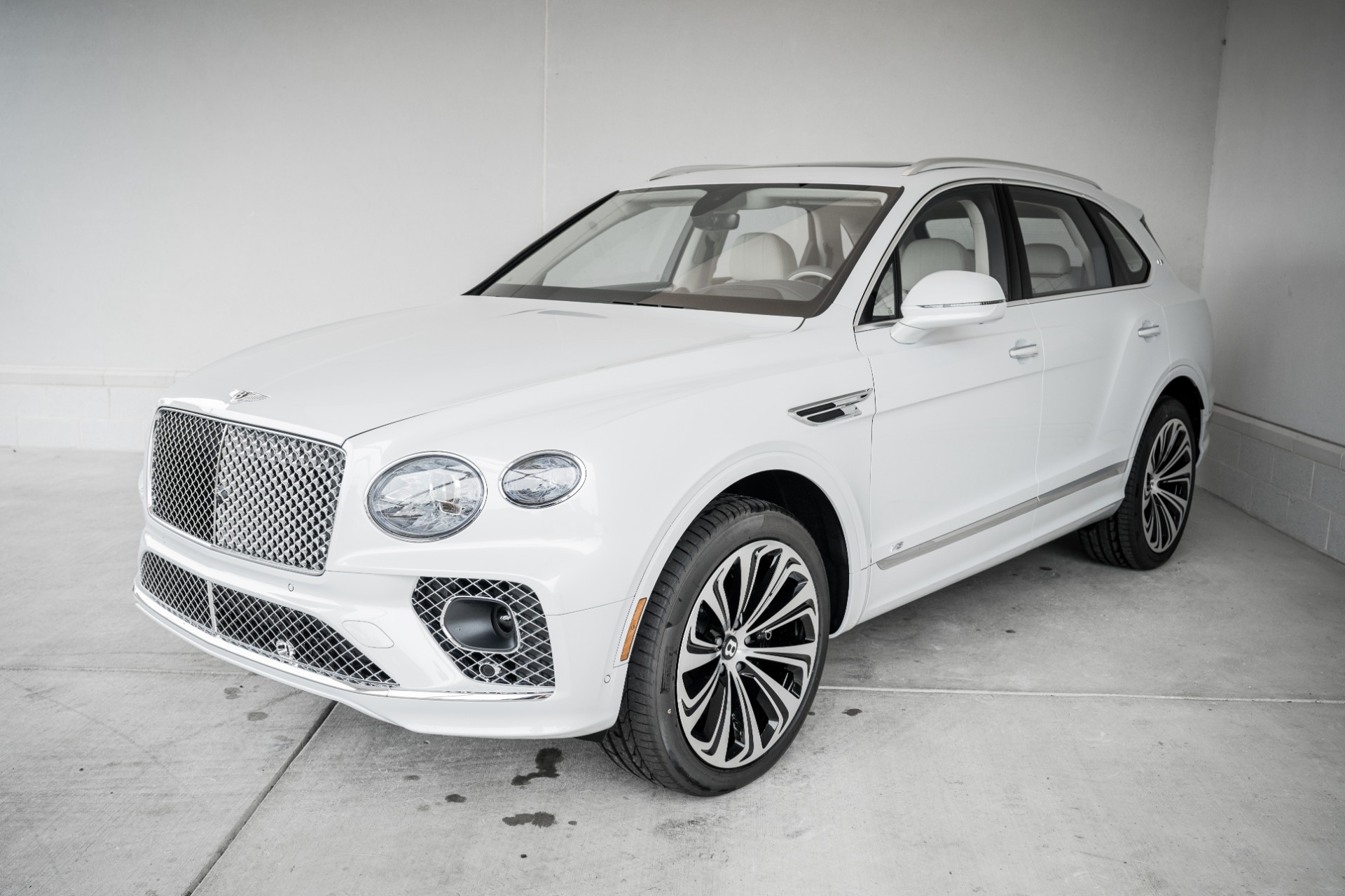 New 2022 Bentley Bentayga | St. Petersburg, FL