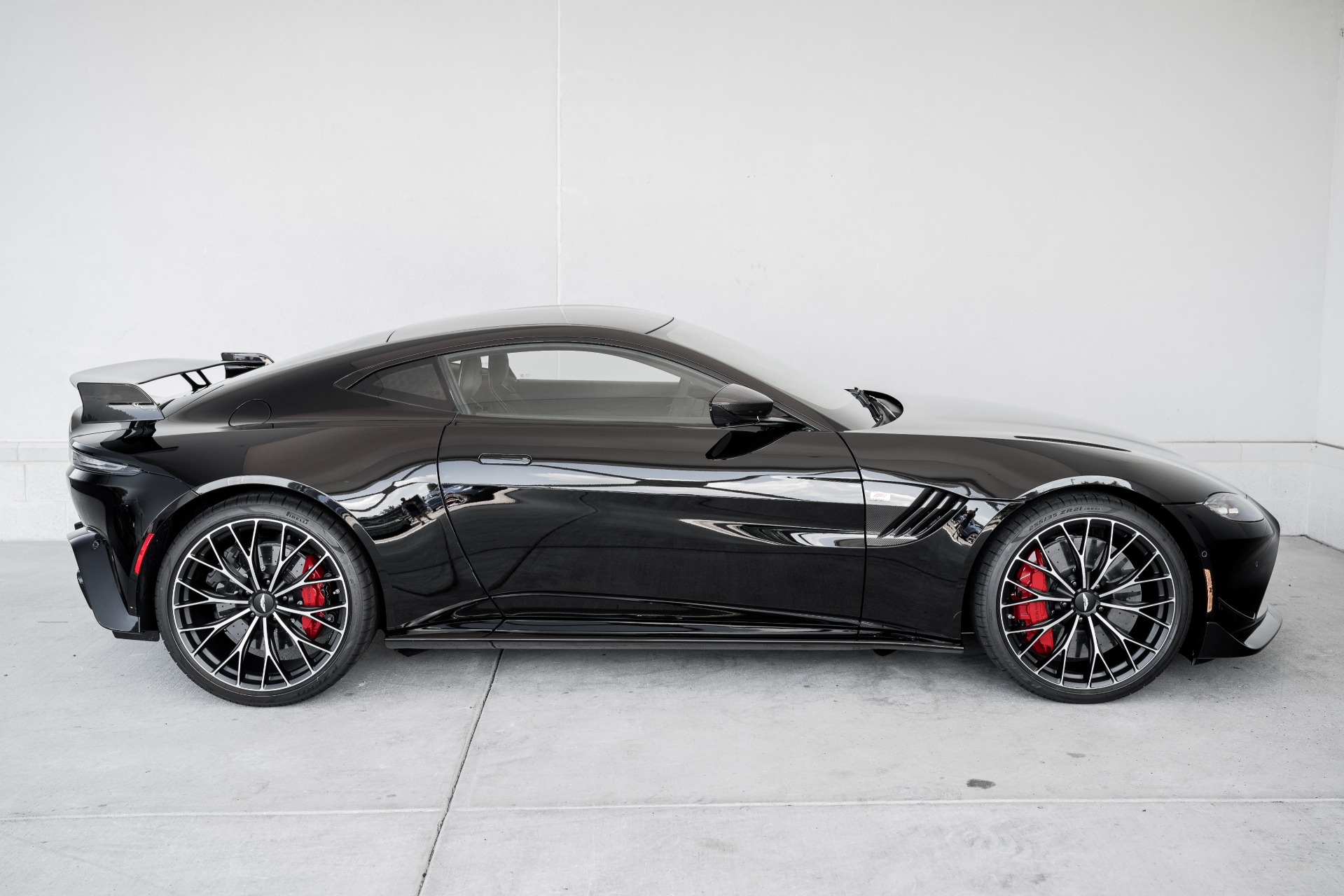 New 2023 Aston Martin Vantage | St. Petersburg, FL