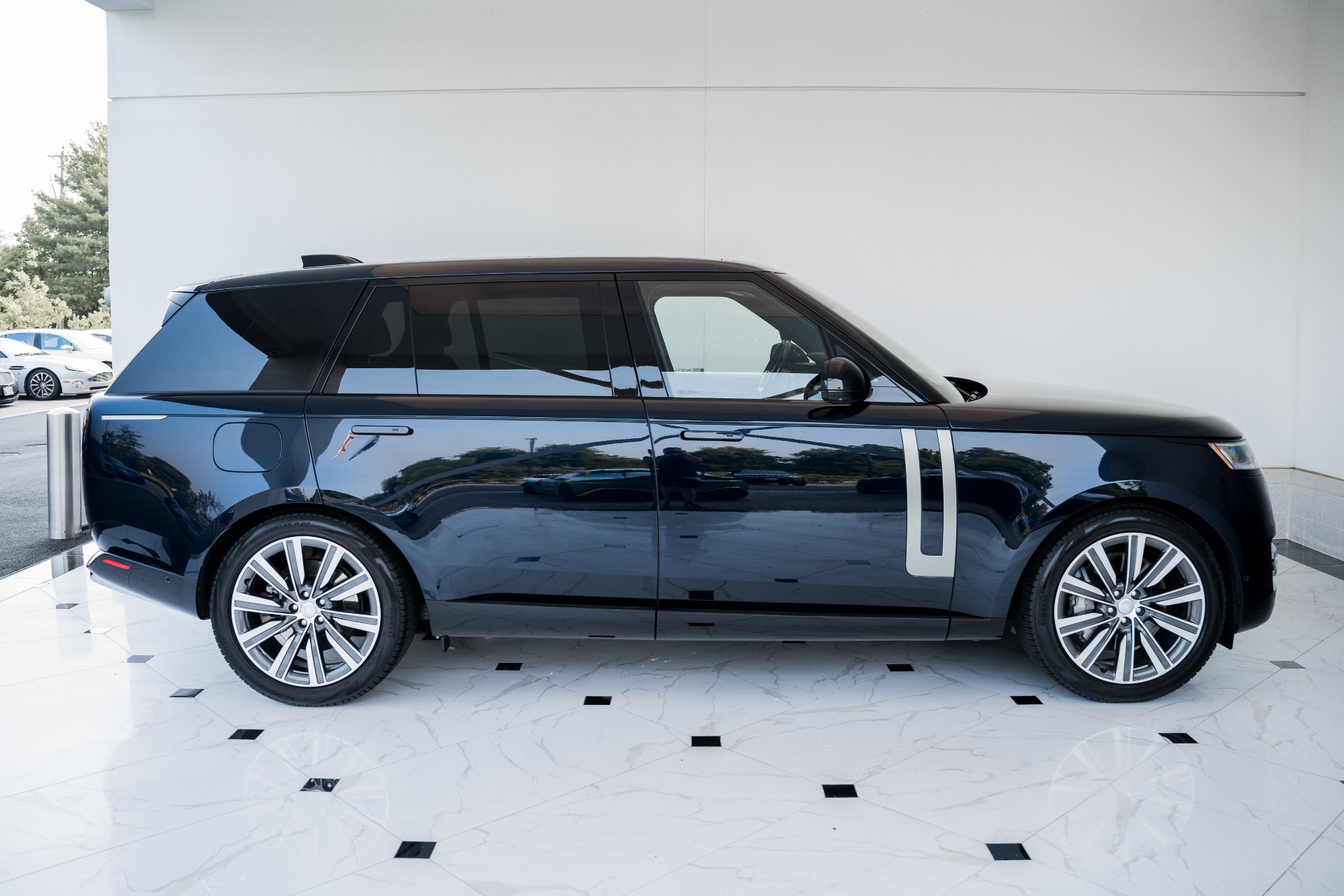 2023 Land Rover Range Rover SE LWB Stock C022469417 visit www