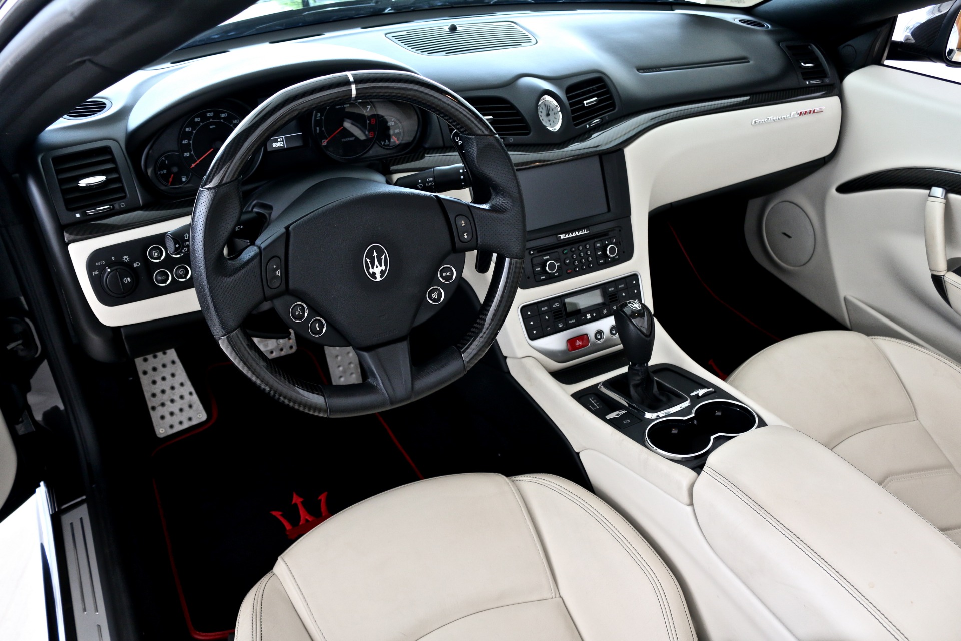 Maserati Granturismo Convertible Interior