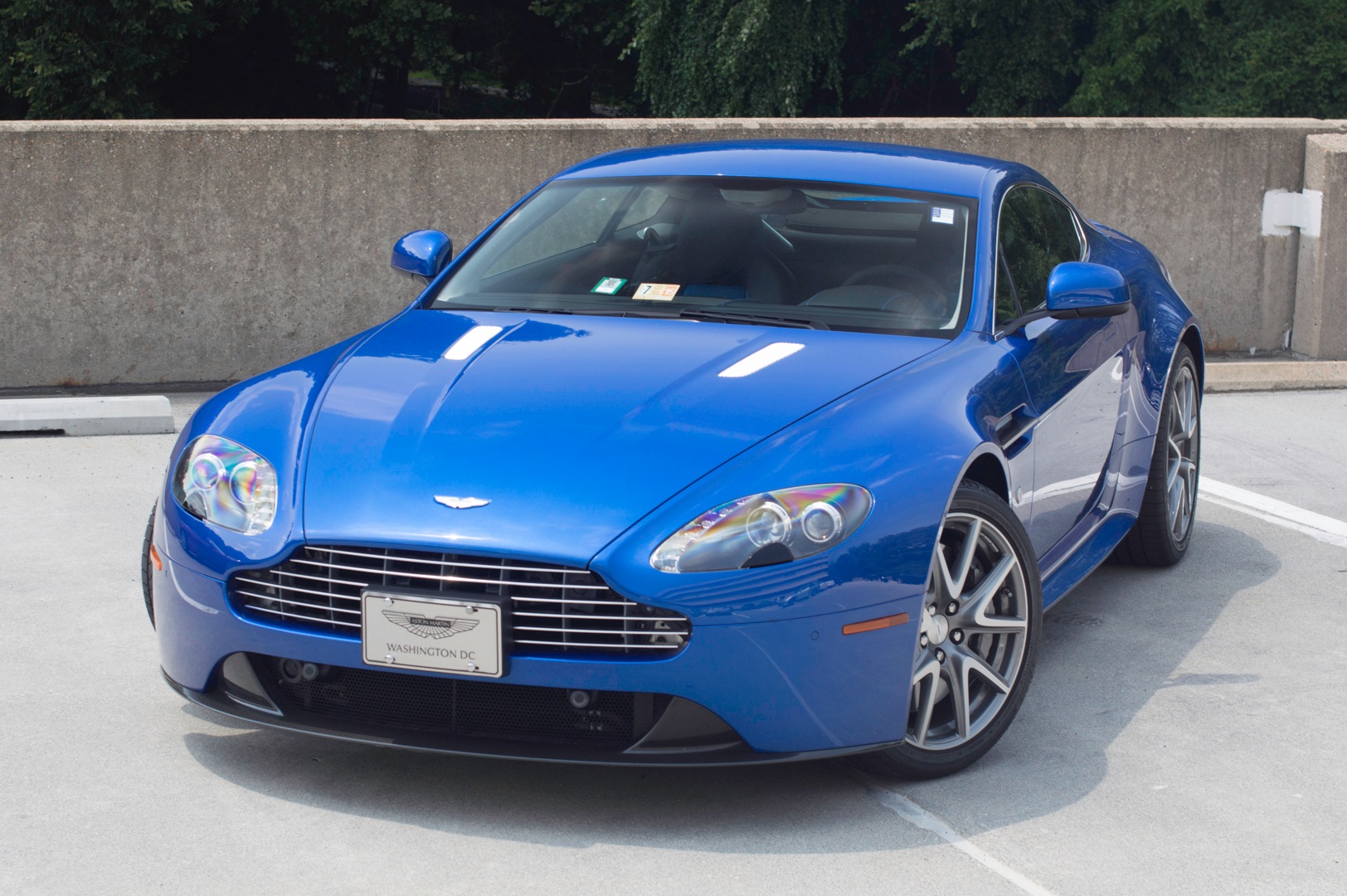 Spark 87S126 Aston Martin Vantage V12 2009 bleu métallisé 1/87 Spark 87S126 Aston Martin Vantage V12 2009 bleu métallisé 1/87
