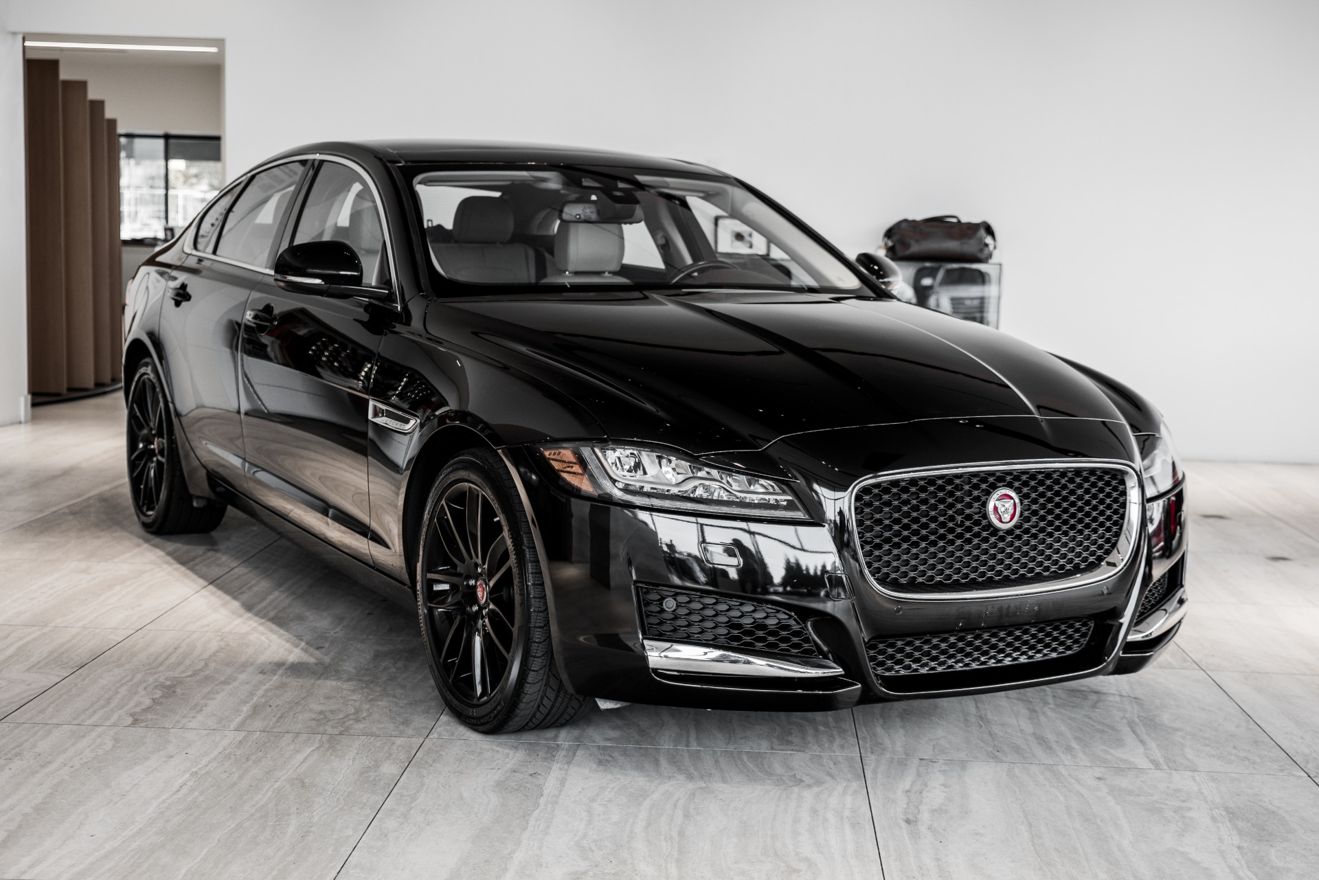 Trunk Ledge Kit | JAGUAR XE PRESTIGE 2017 Trunk Ledge Kit | JAGUAR XE PRESTIGE 2017