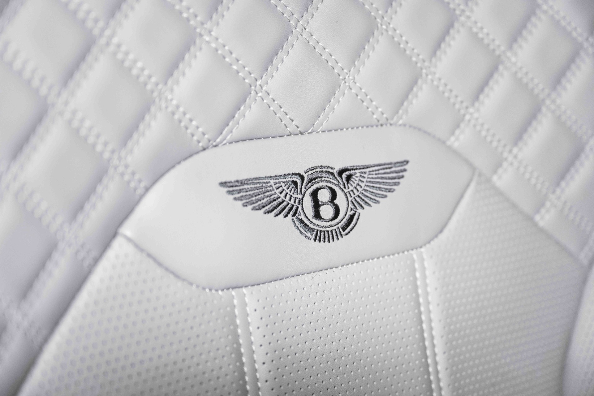 Used 2021 Bentley Bentayga V8 For Sale ($144,995) | Exclusive 