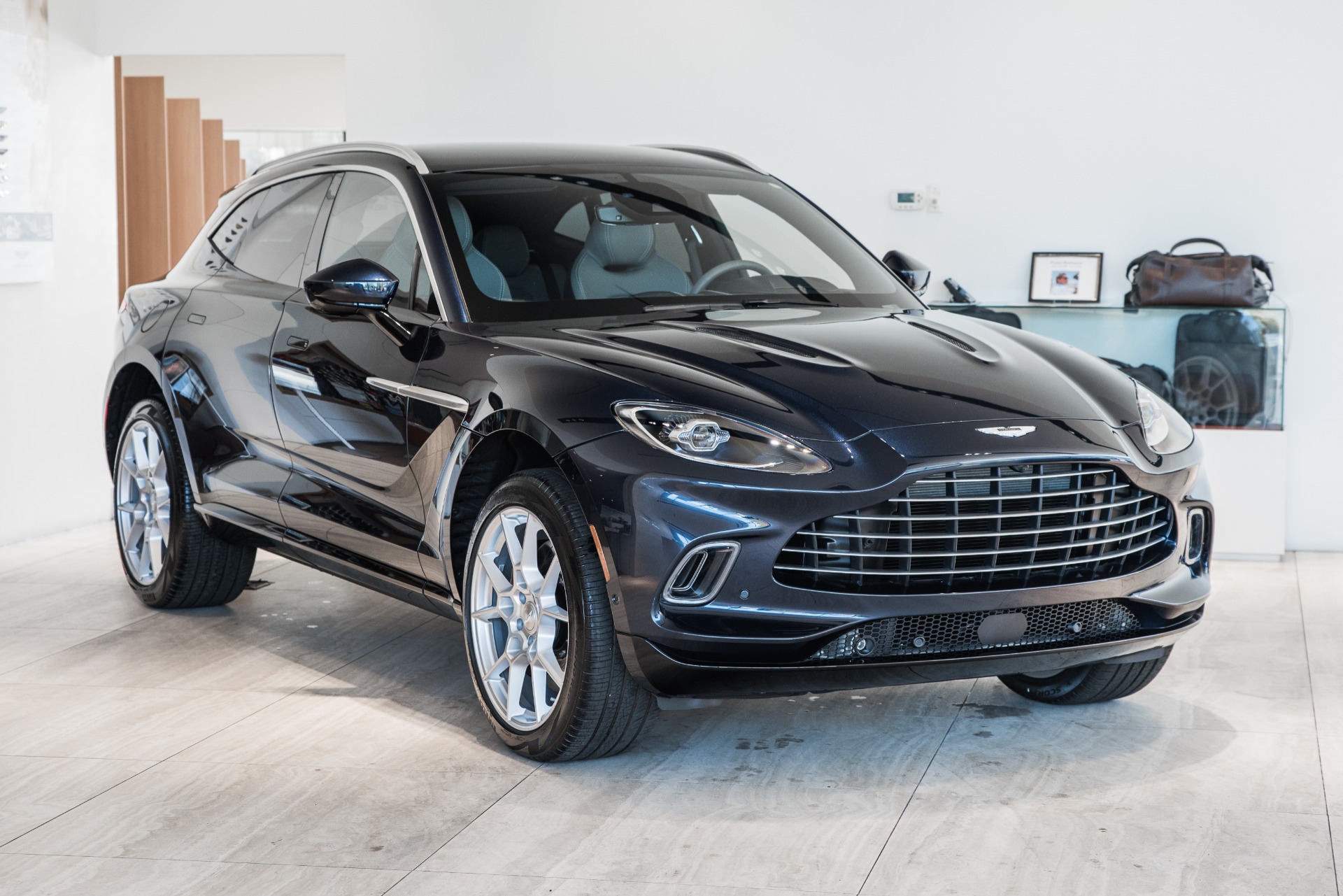 Aston Martin DBX セーフティカー 2021 2021 Aston Martin DBX - Specs, Prices, MPG, Reviews & Photos