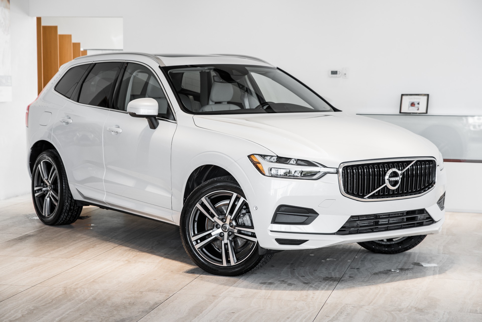 Bumper kit | VOLVO XC60 MOMENTUM 2018 Bumper kit | VOLVO XC60 MOMENTUM 2018