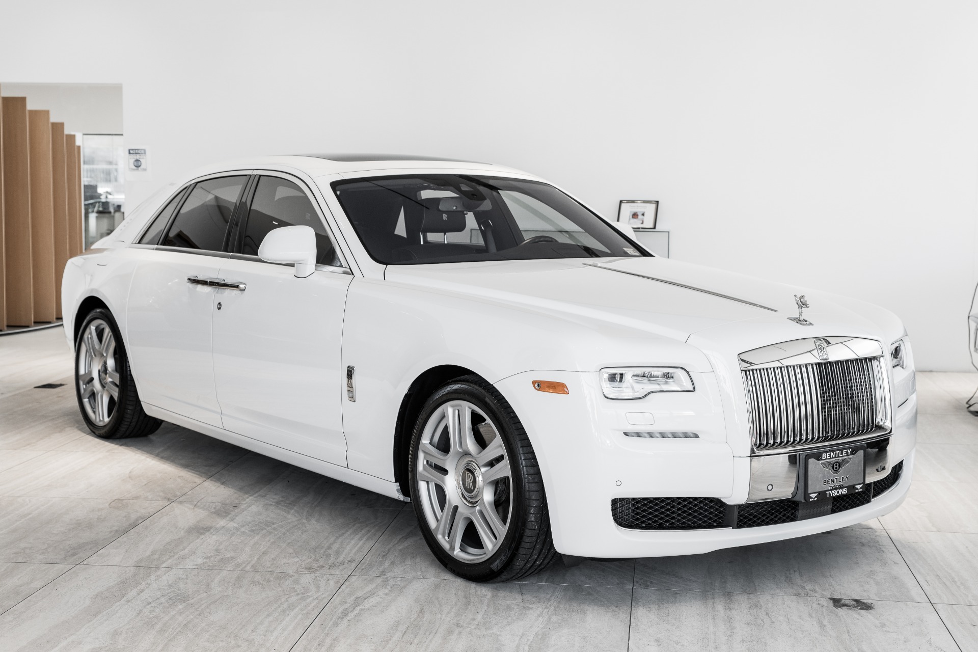 Giá Rolls royce VN tháng 82017 Rẻ nhất 35 tỷ đắt nhất 83 tỷ đồng   Baoxehoi