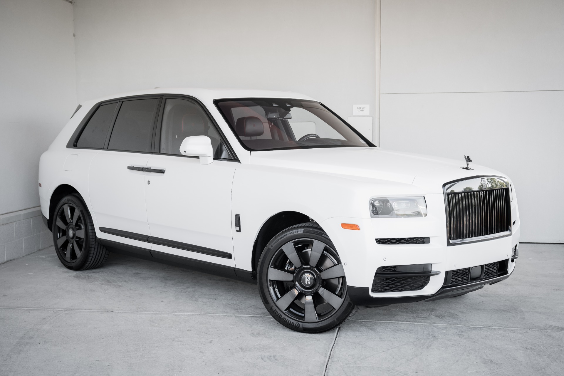 Rolls-Royce Cullinan SUV Launch, Price, Engine, Specs, Features, Interior