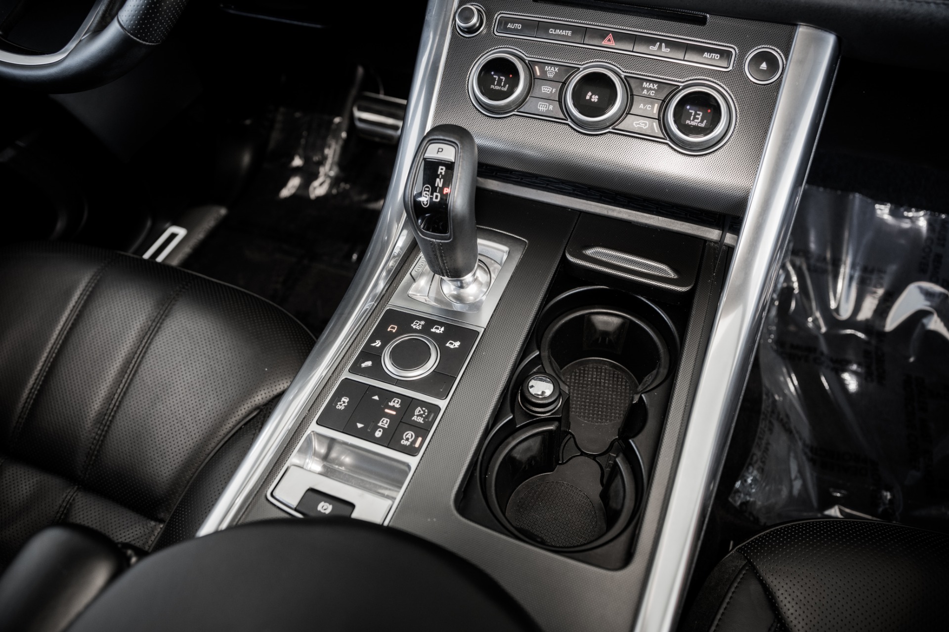 2006 Land Rover Range Rover Supercharged in Black - Gear shifter