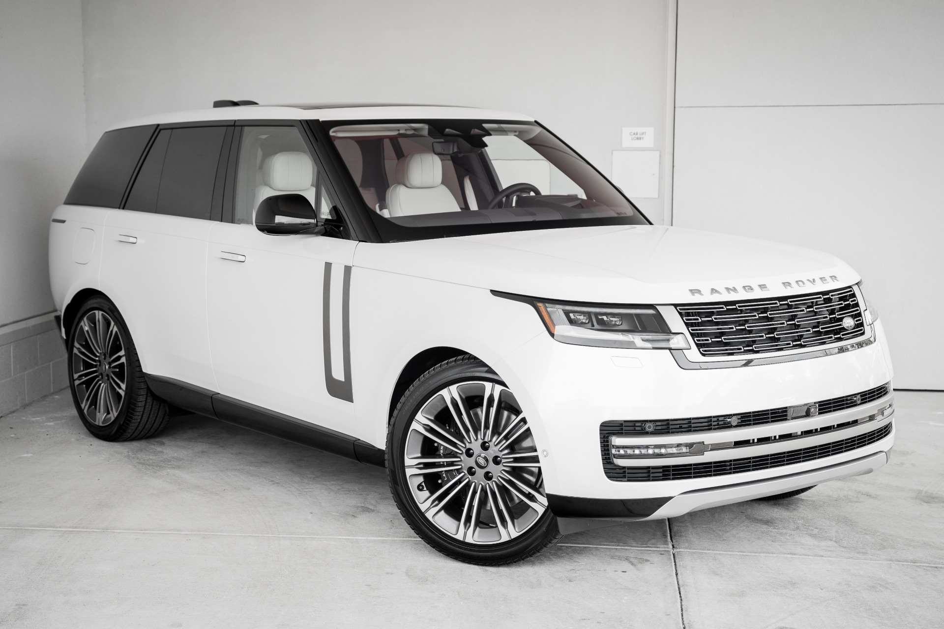 Used-2023-Land-Rover-Range- 