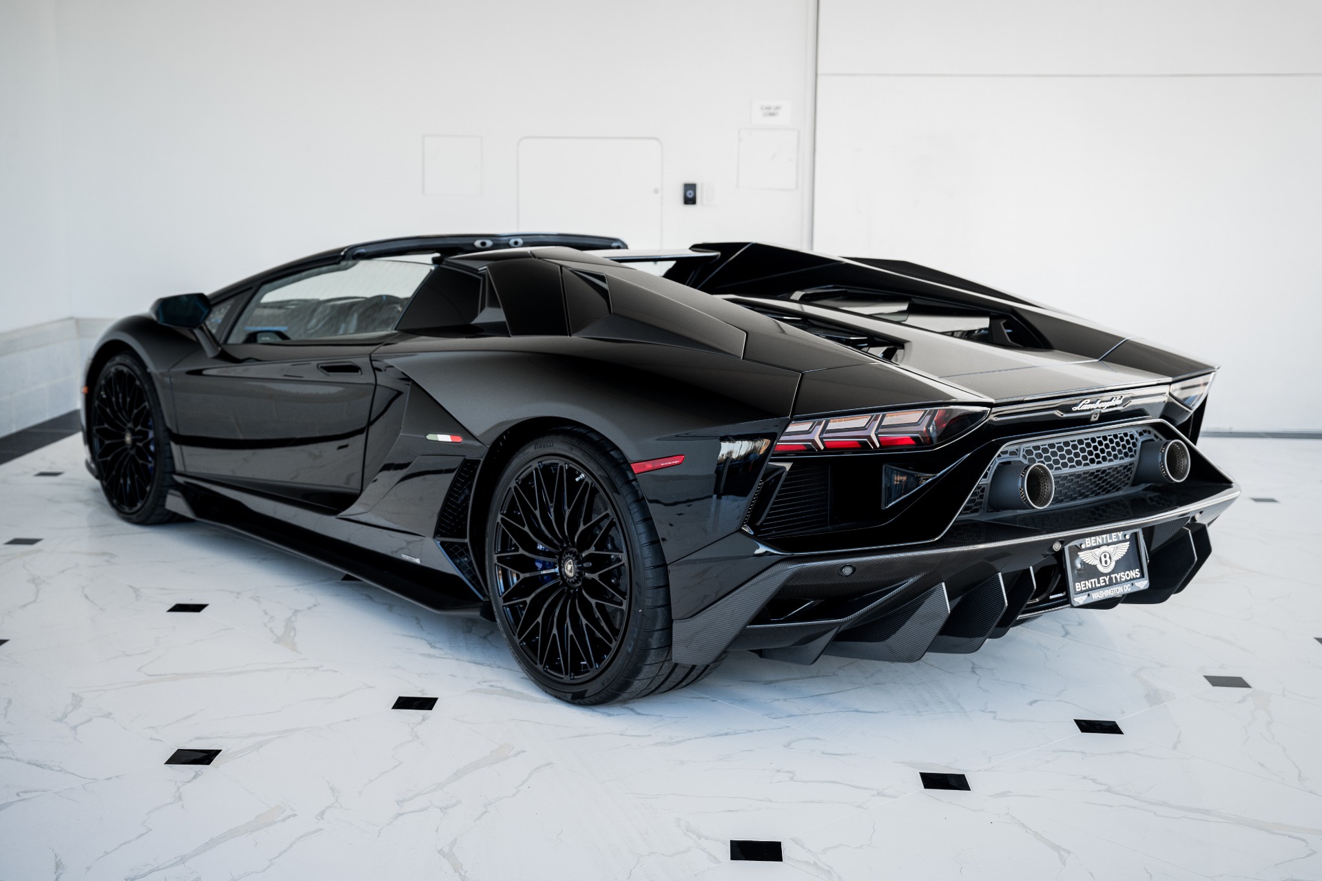 Arriba 76+ imagen aventador carreras Abzlocal.mx