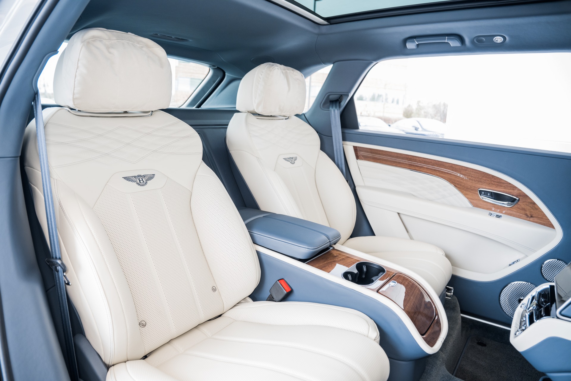 bentley-bentayga-interior-colors-cabinets-matttroy